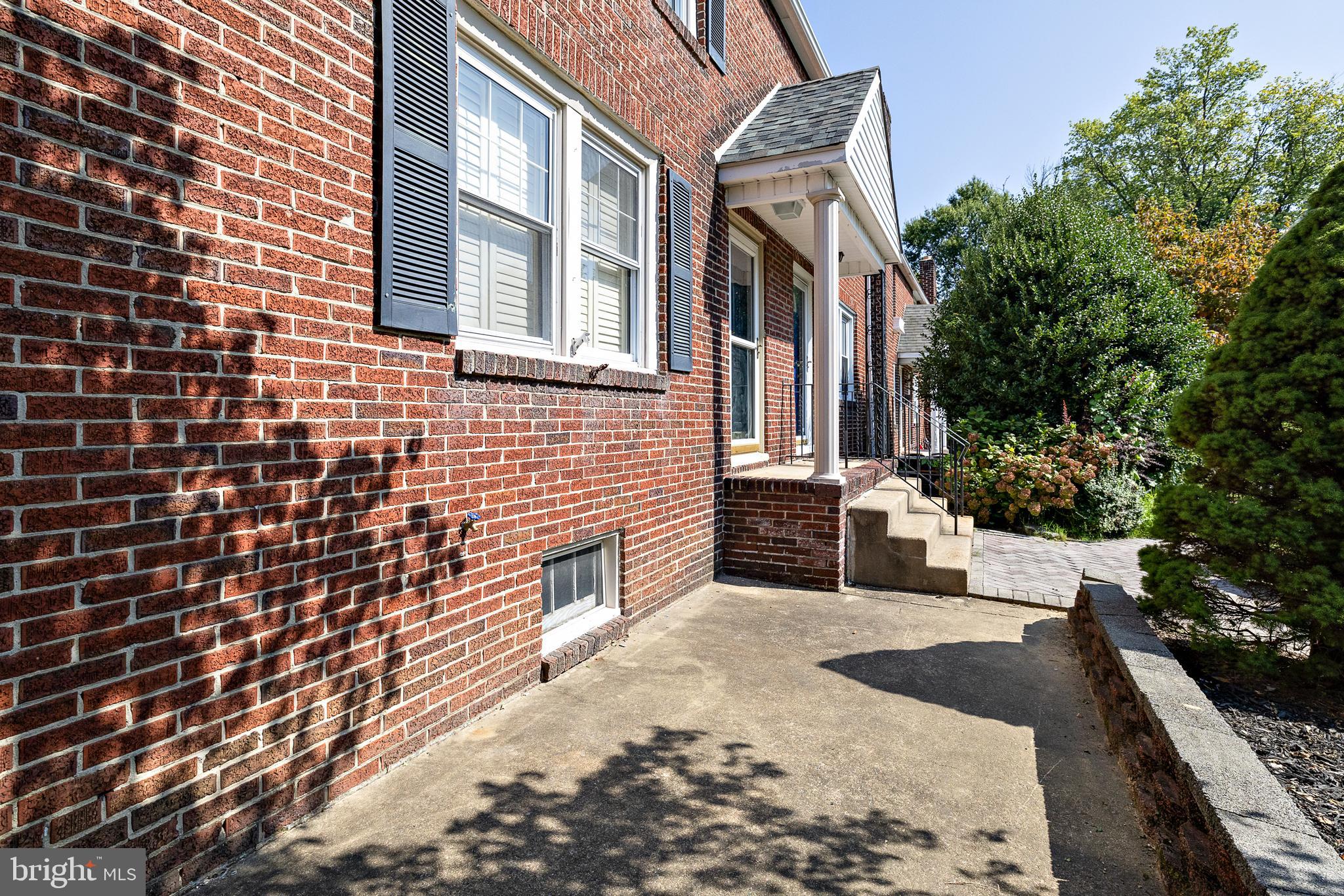 11 DOWLING AVENUE