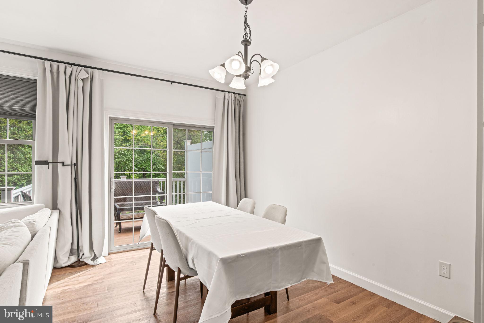 WOODLAND HILLS - Residential