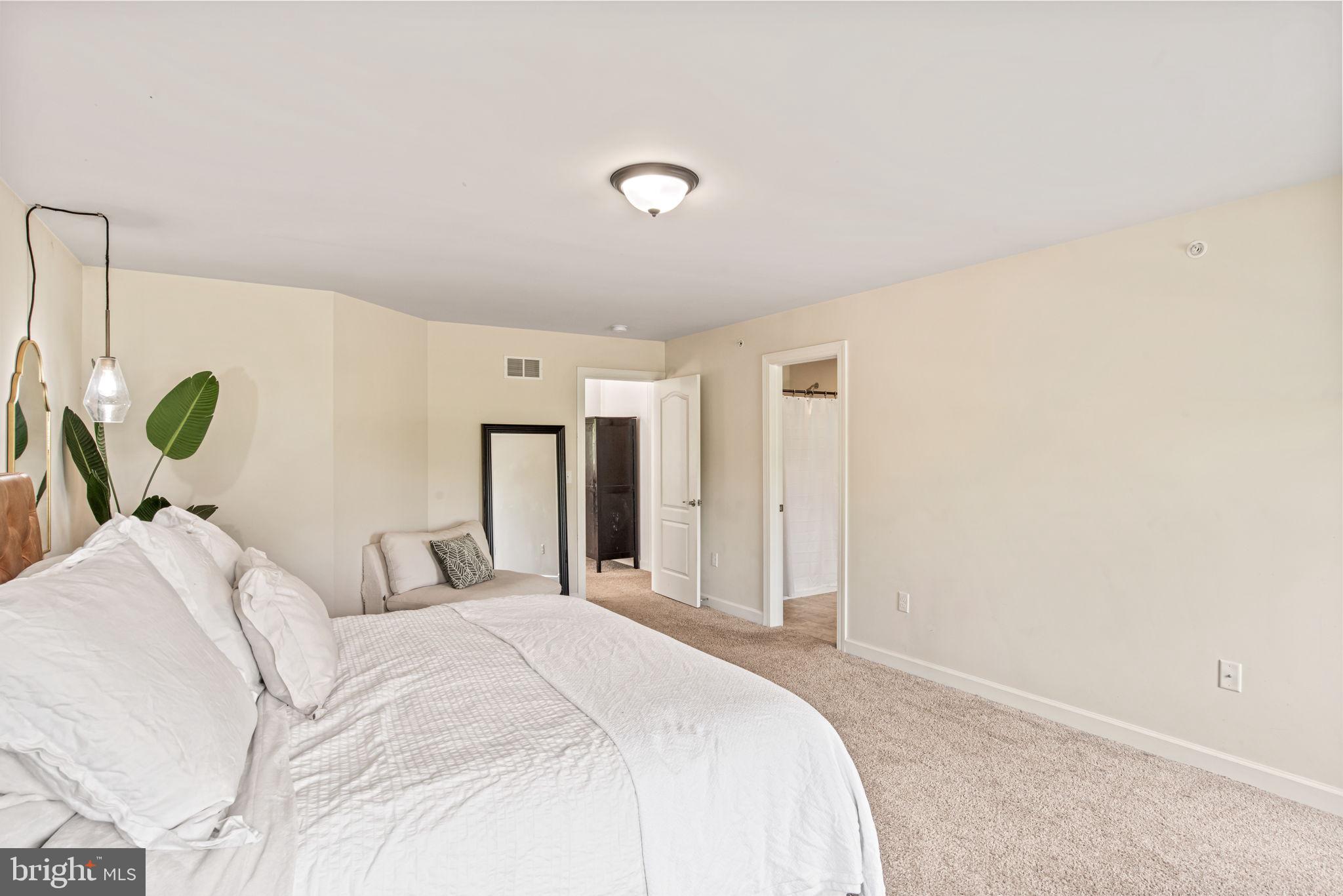 WOODLAND HILLS - Residential