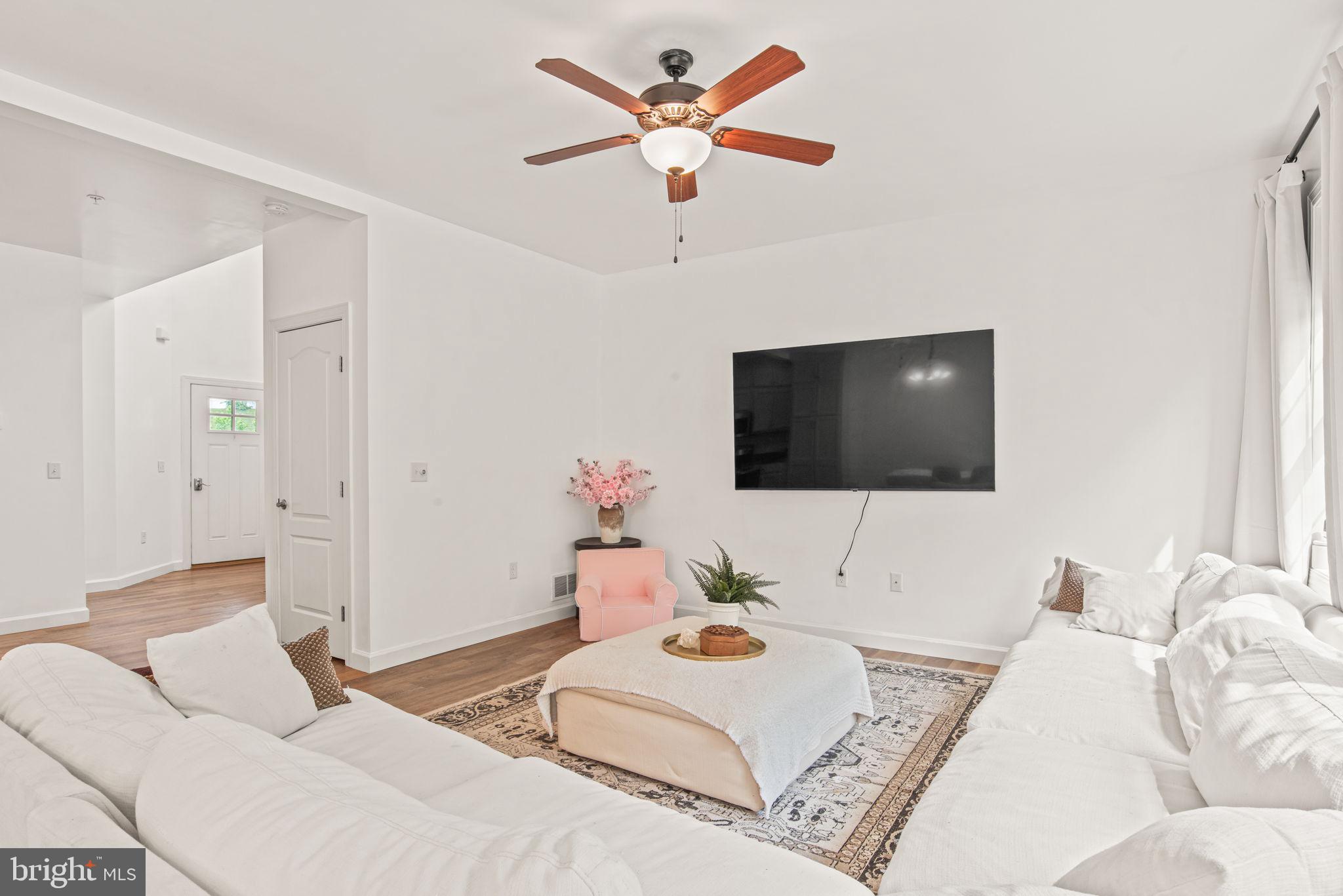 WOODLAND HILLS - Residential