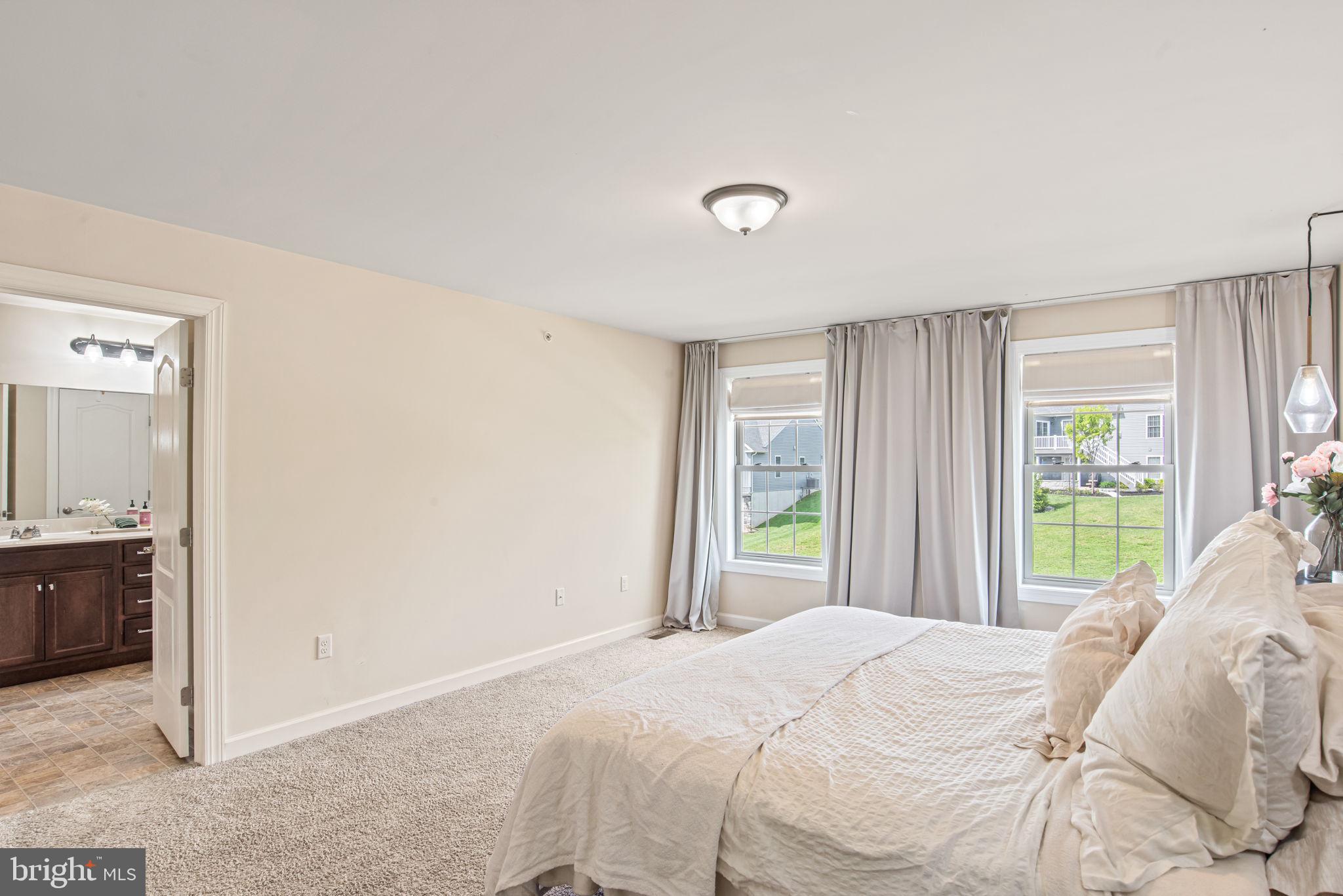 WOODLAND HILLS - Residential
