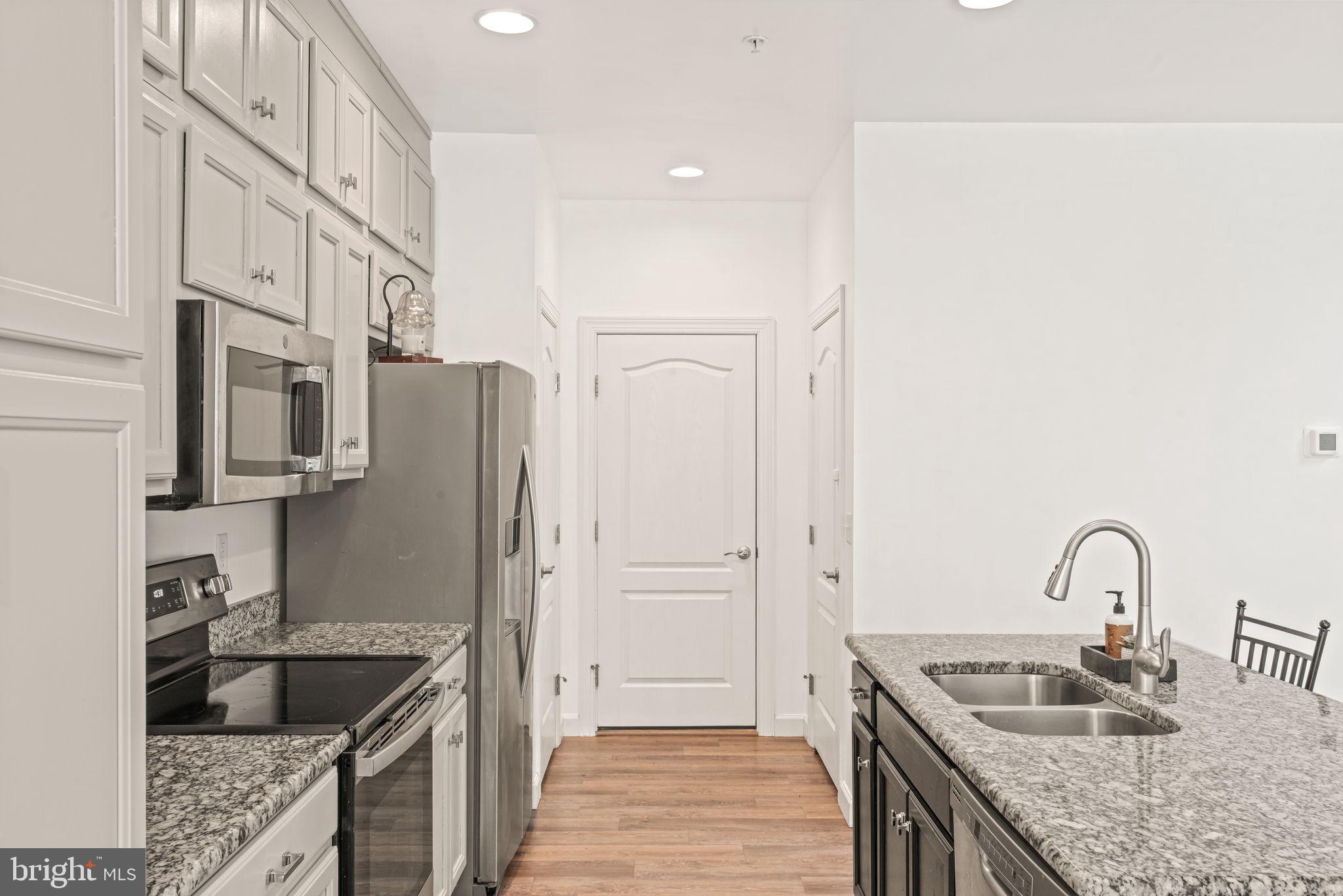 WOODLAND HILLS - Residential