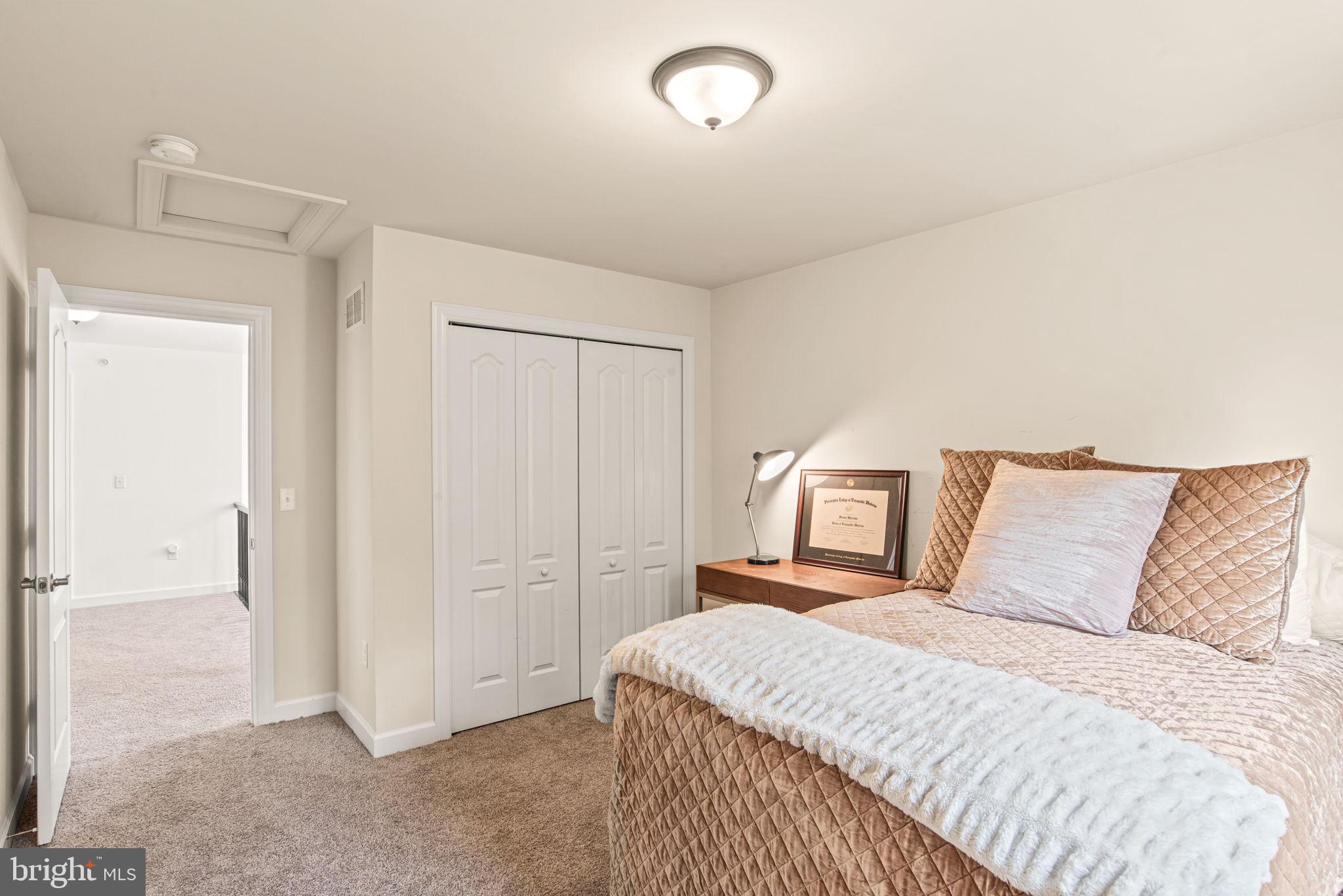 WOODLAND HILLS - Residential