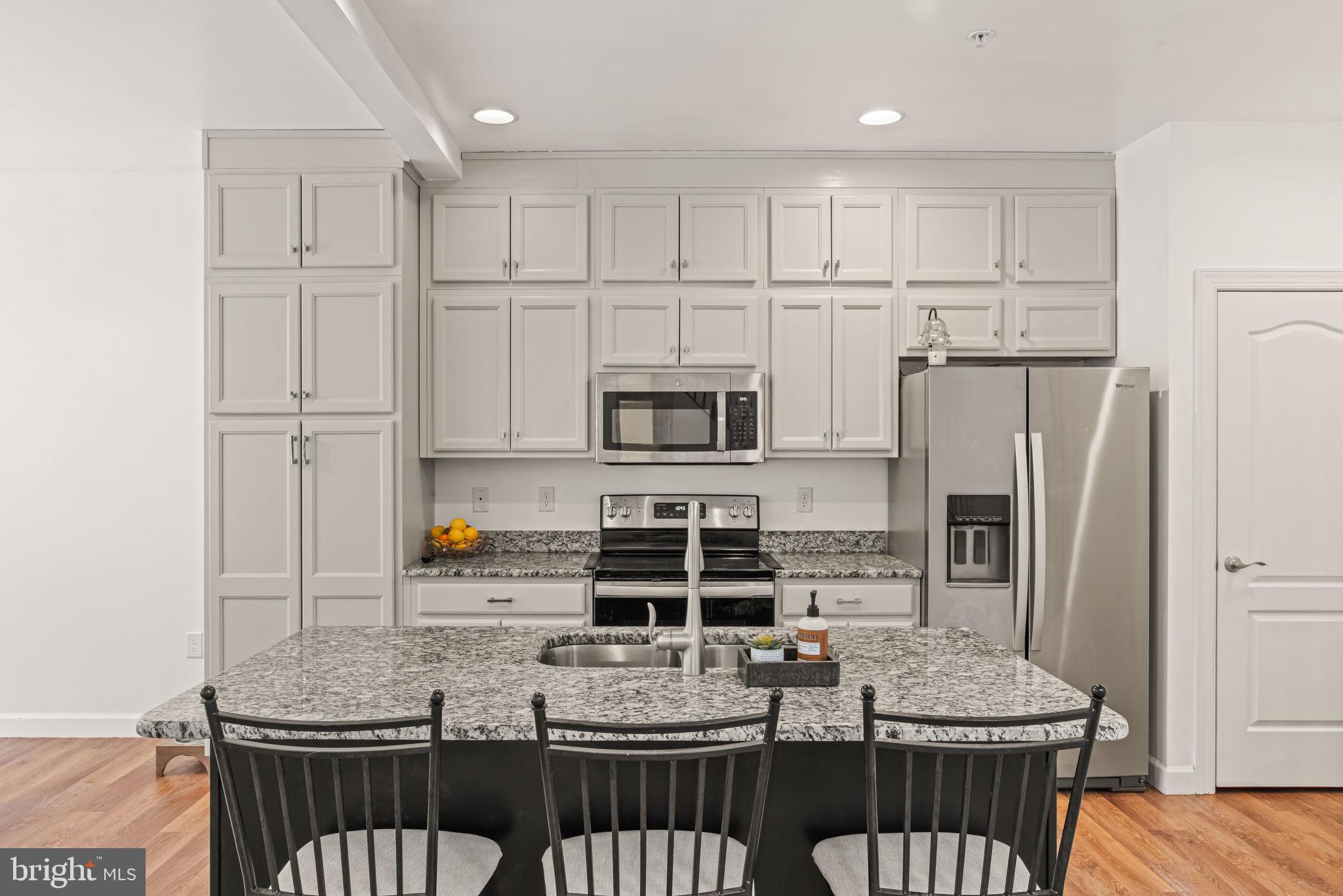 WOODLAND HILLS - Residential