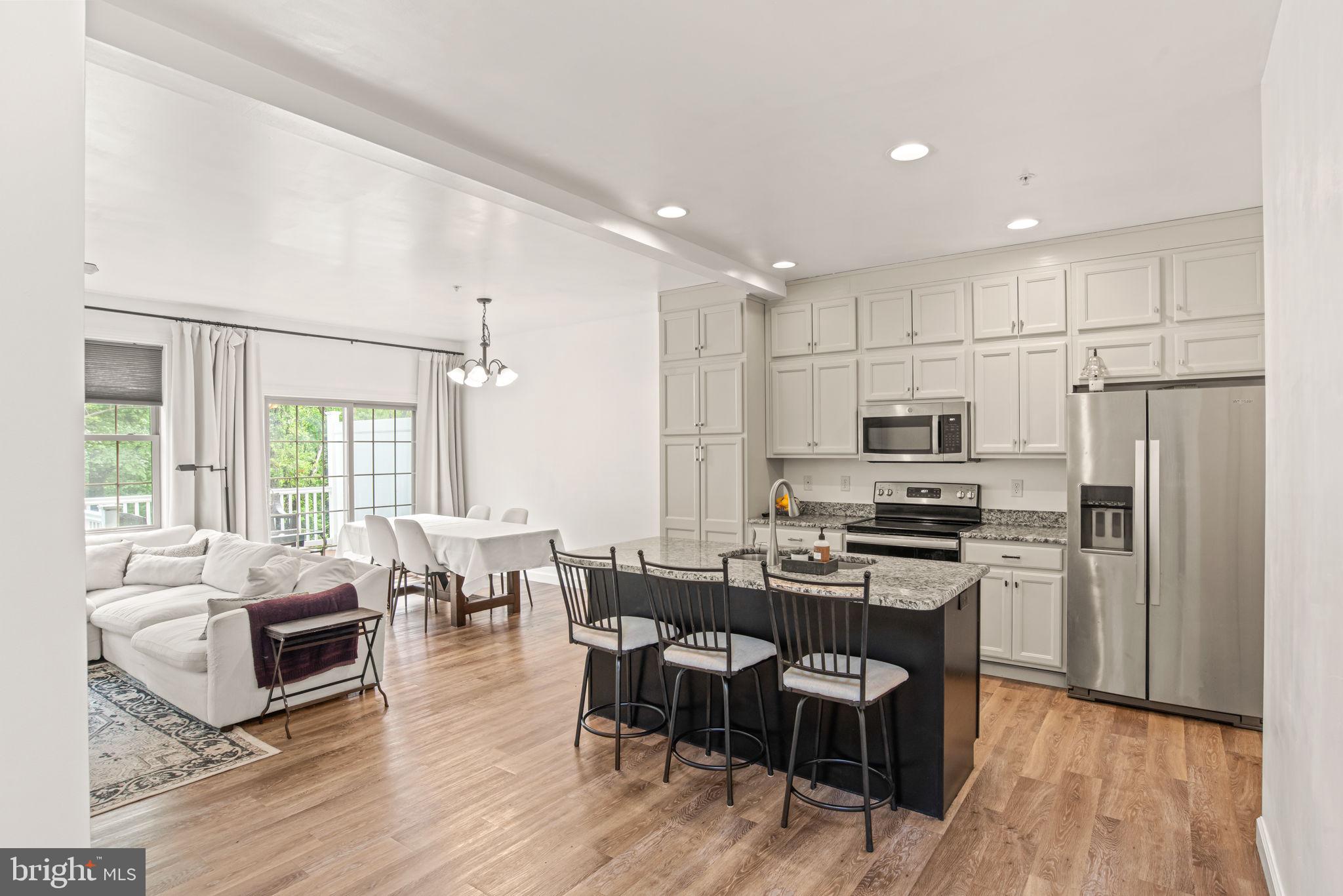 WOODLAND HILLS - Residential
