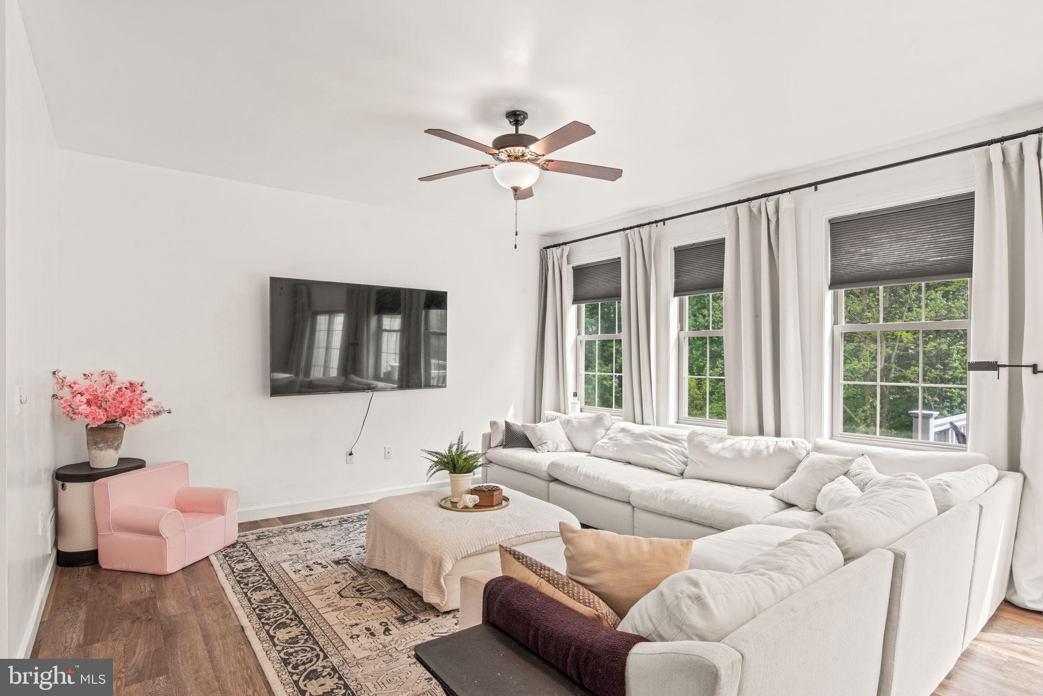 WOODLAND HILLS - Residential