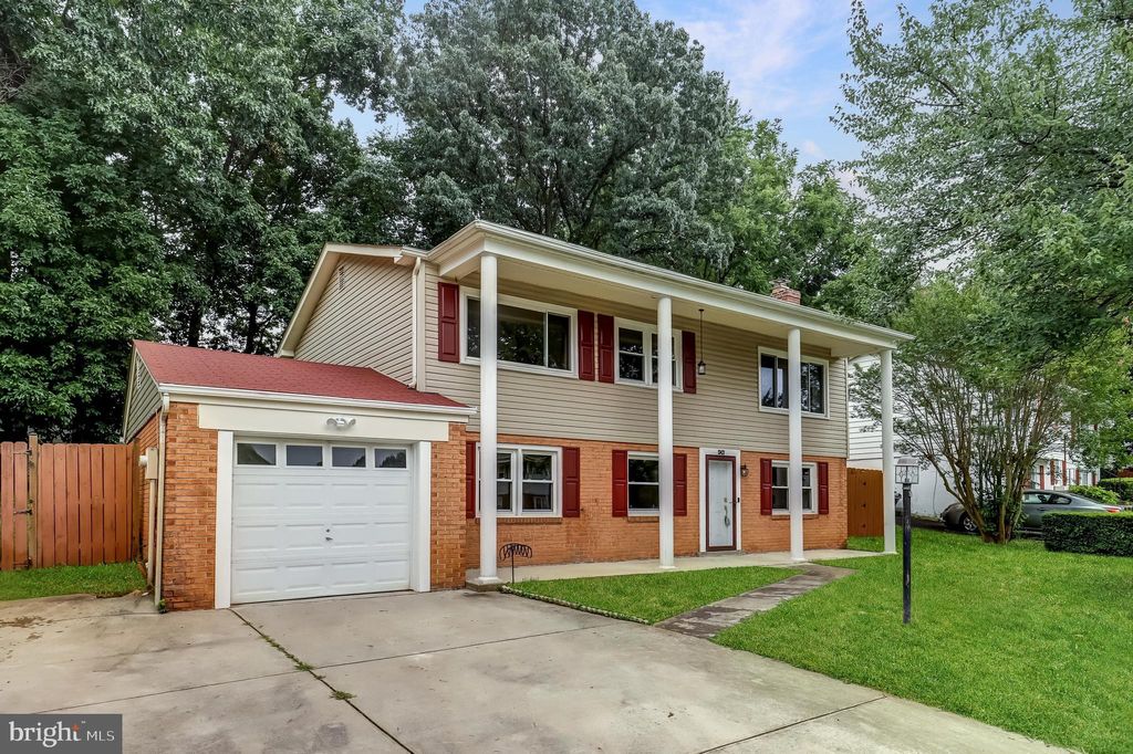 Photo of 13421 Delaney Road #13421, WOODBRIDGE, VA 22193 (MLS # VAPW2104680)