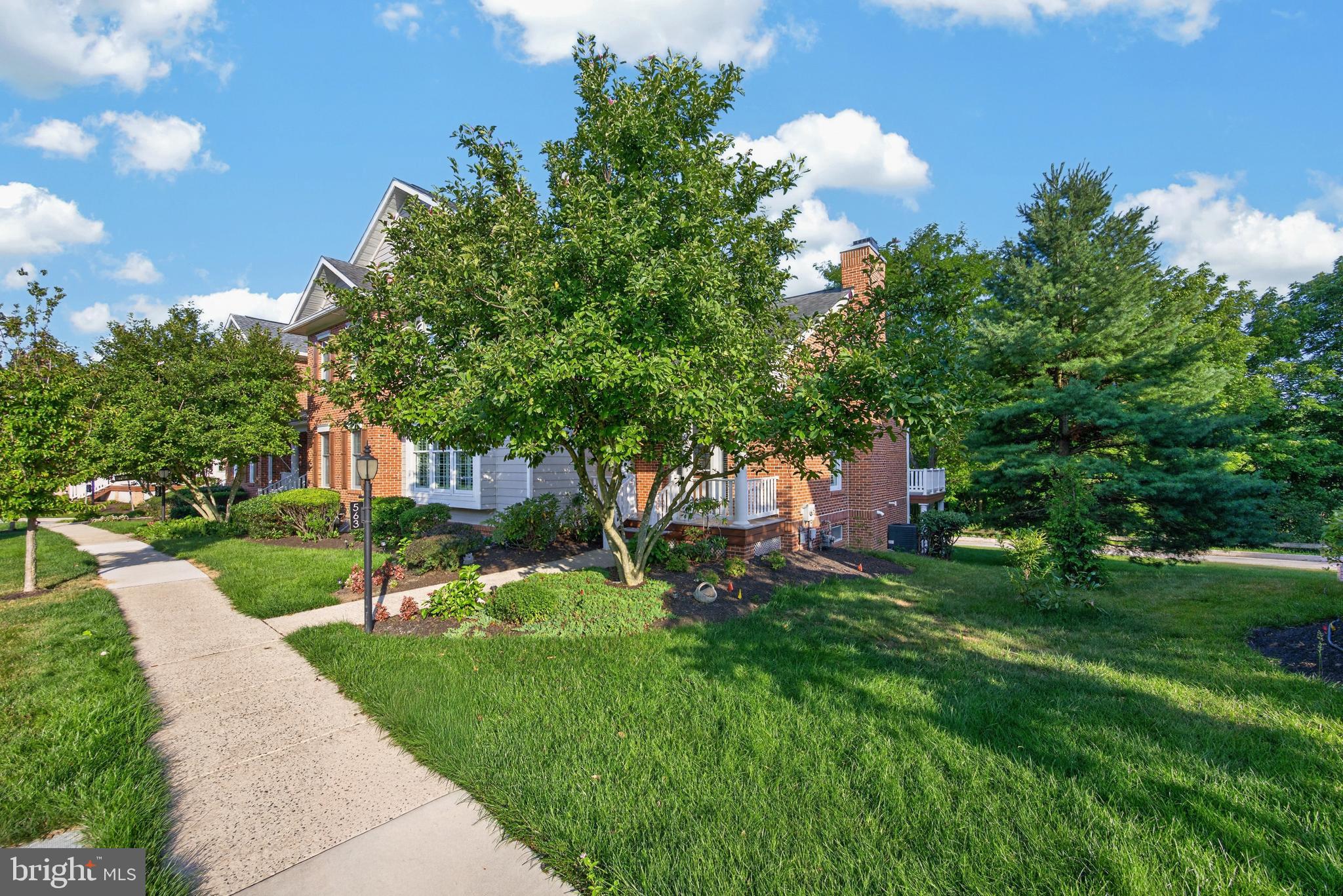 563 GRAMERCY LANE