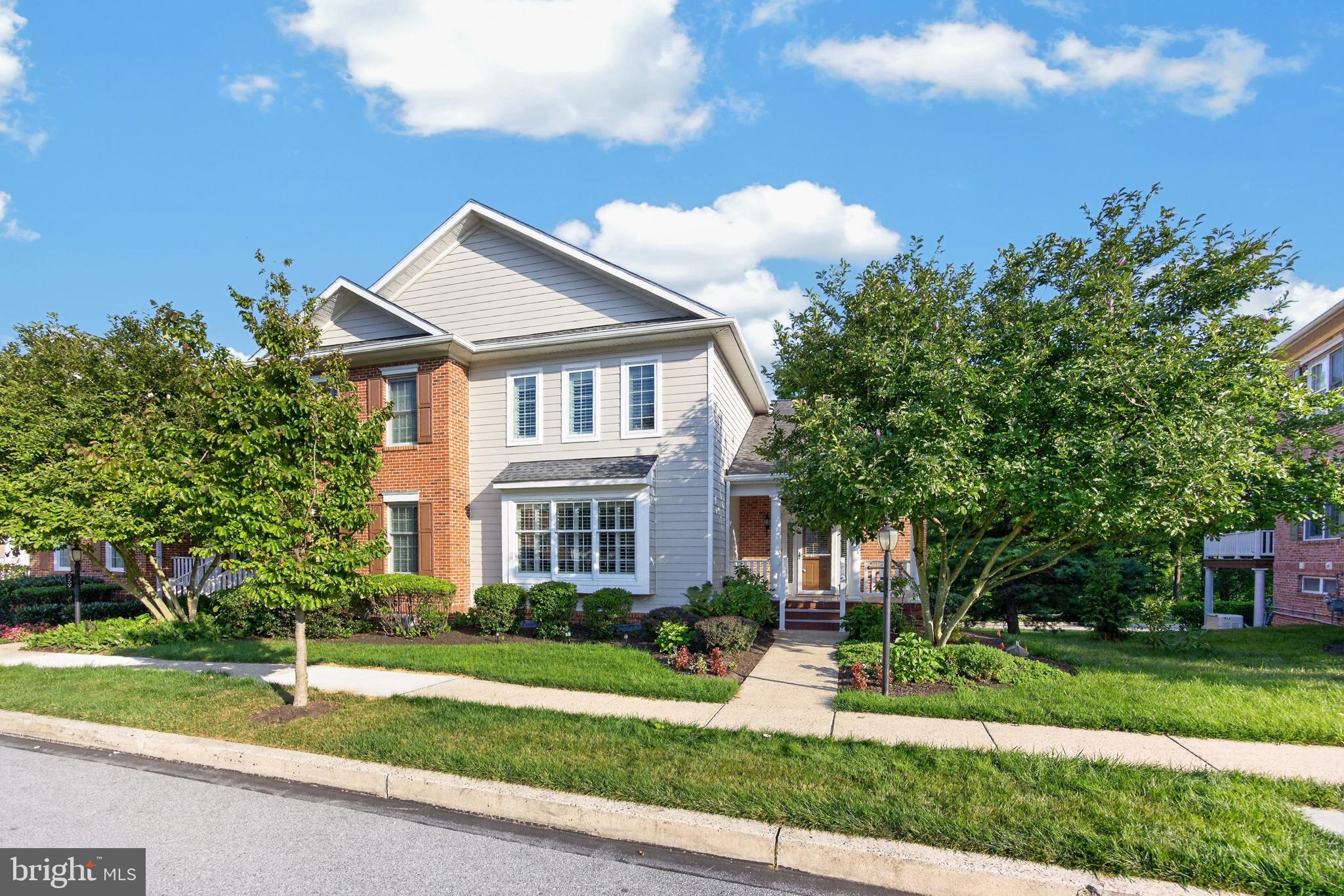 563 GRAMERCY LANE