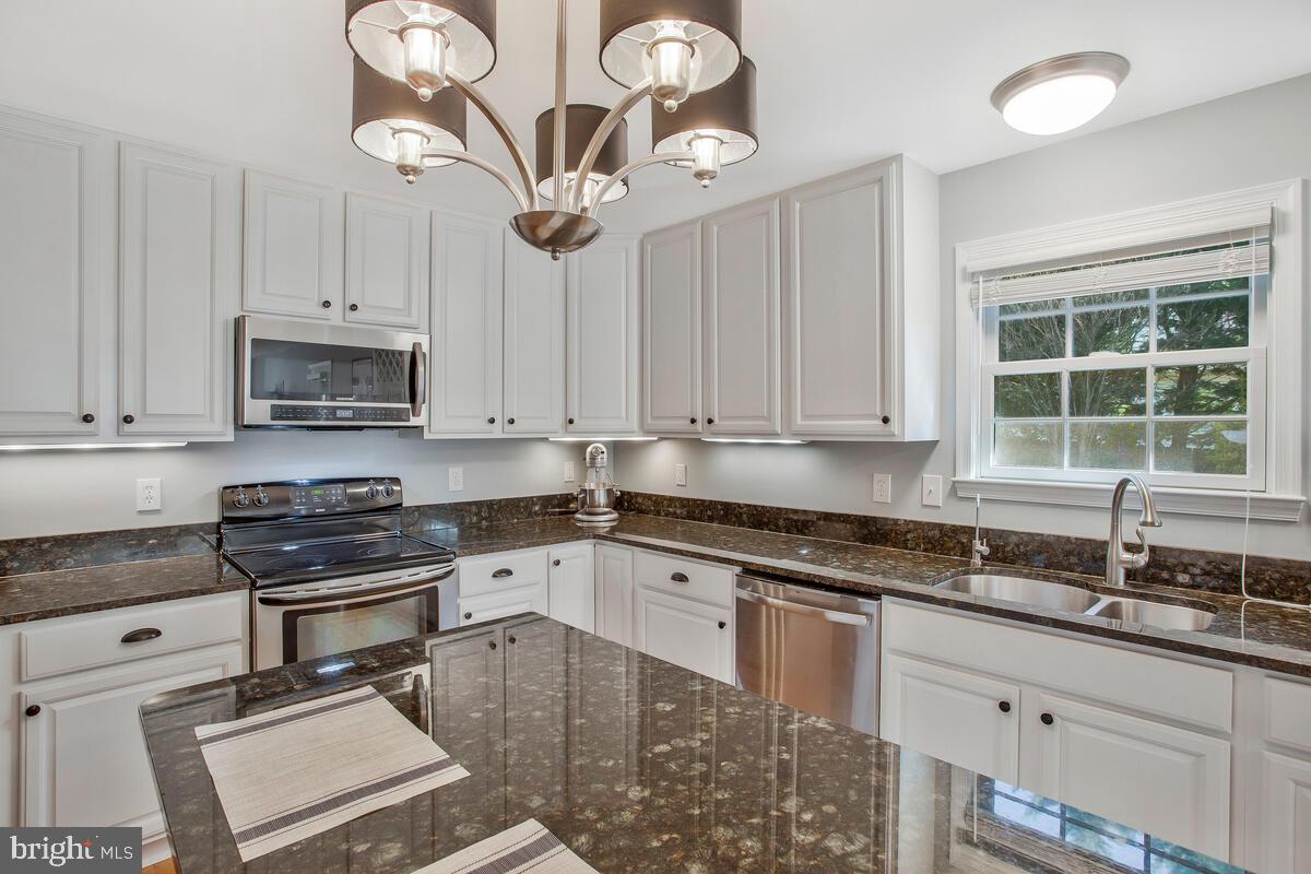 WOODLAND BEACH - Residential