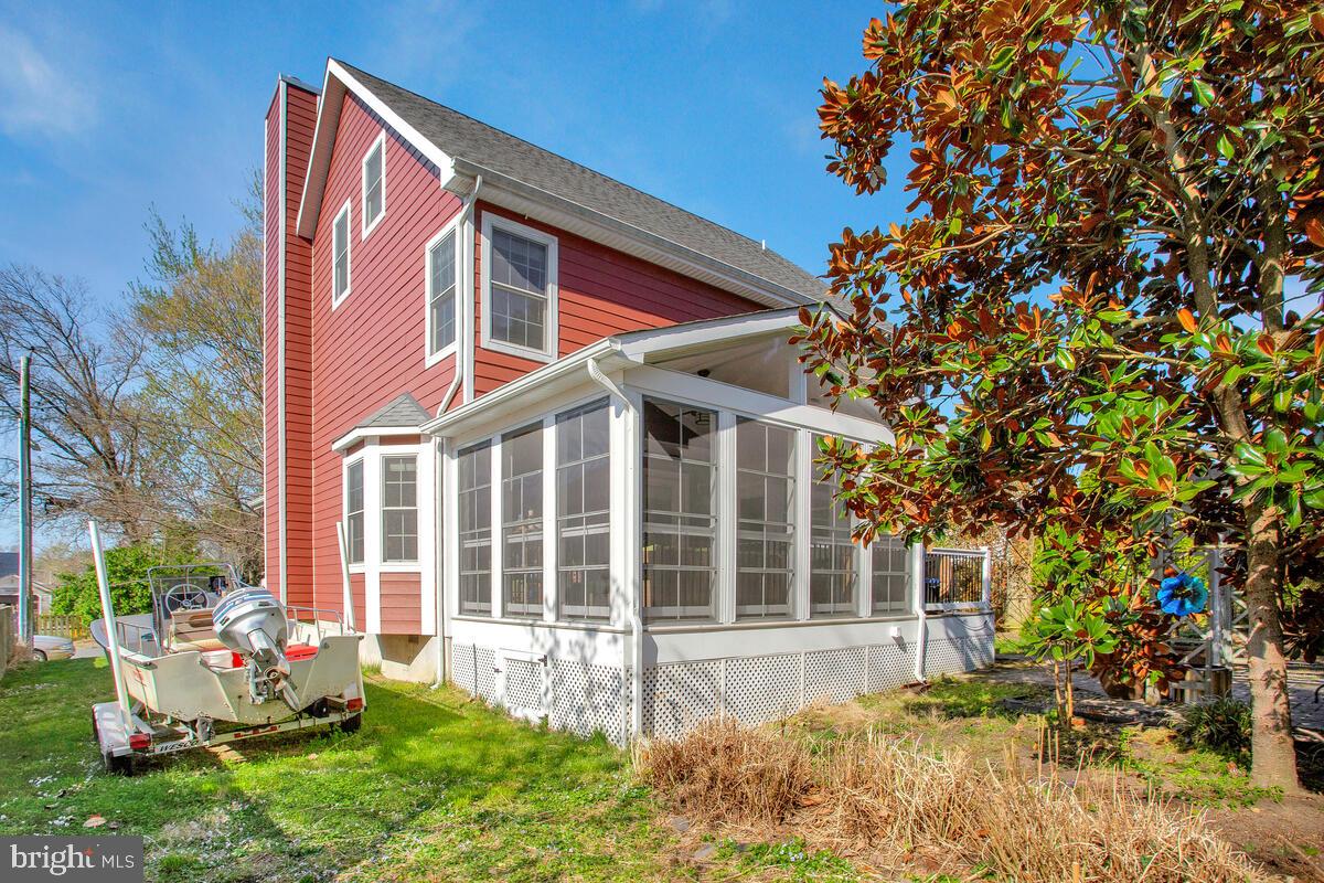 WOODLAND BEACH - Residential