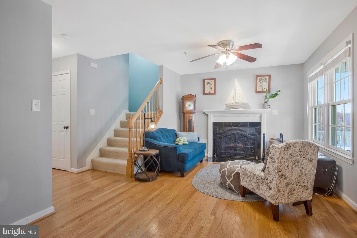 WOODLAND BEACH - Residential