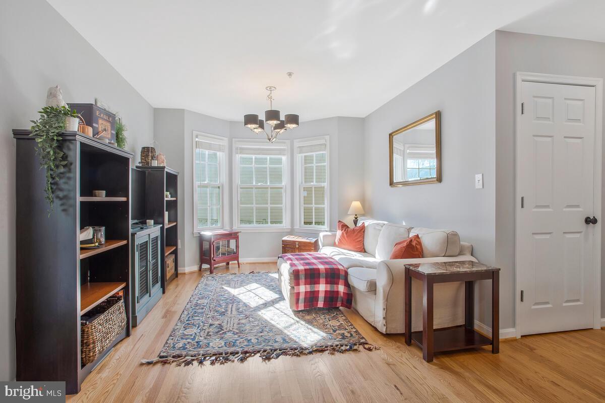 WOODLAND BEACH - Residential