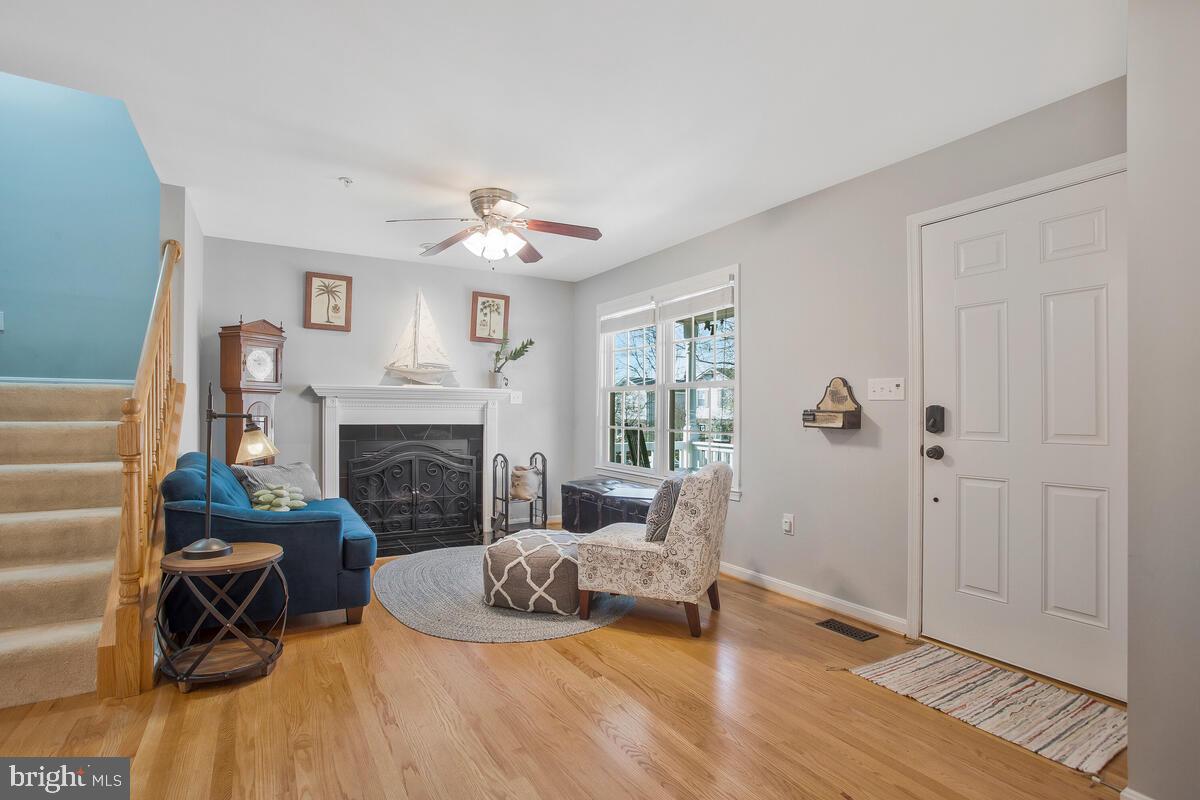 WOODLAND BEACH - Residential