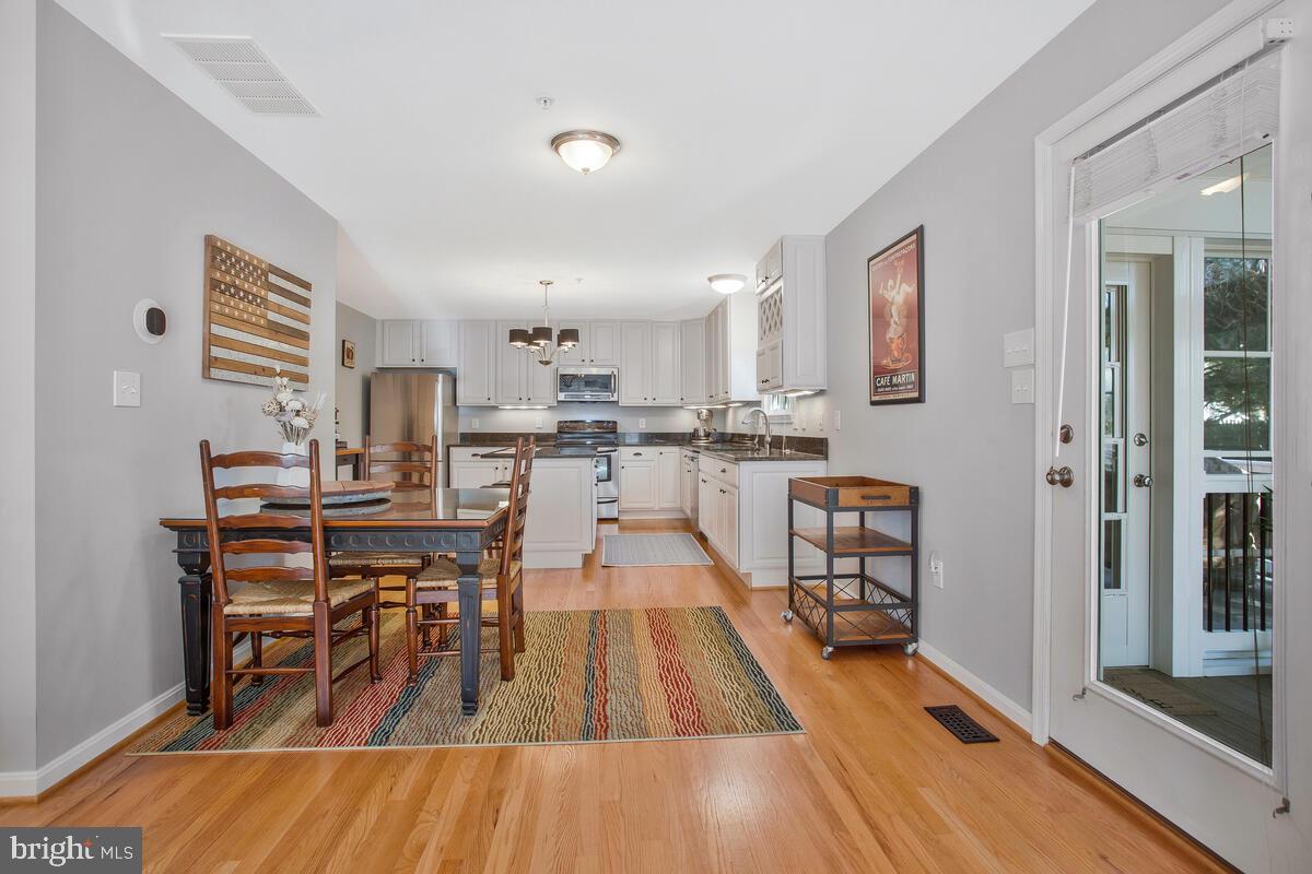 WOODLAND BEACH - Residential