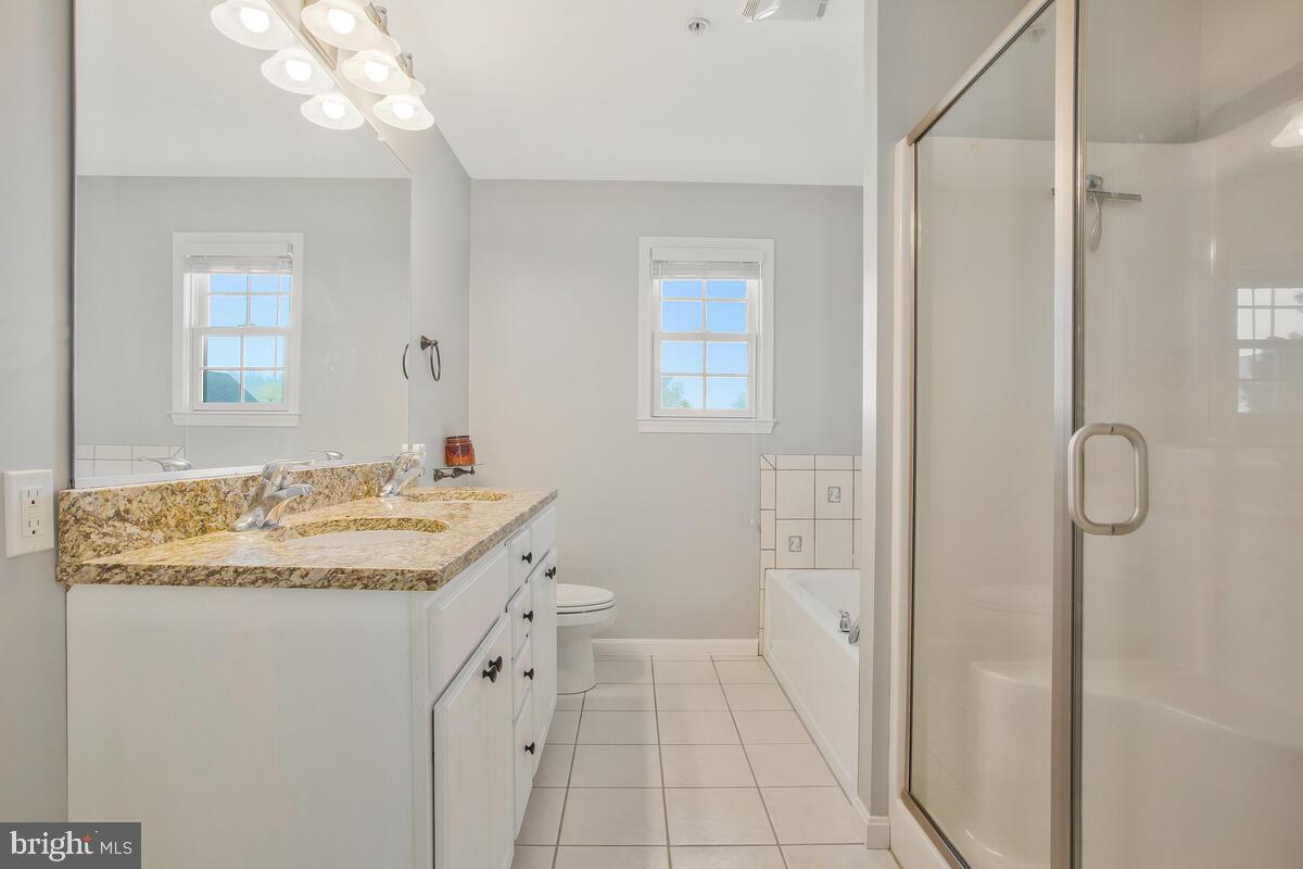 WOODLAND BEACH - Residential