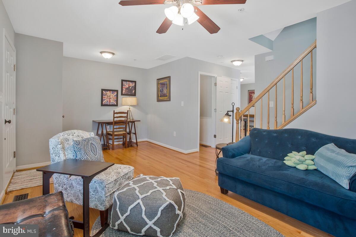 WOODLAND BEACH - Residential