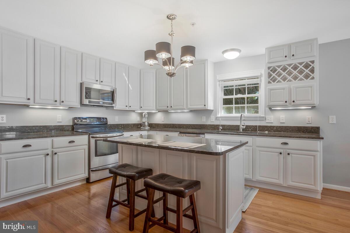 WOODLAND BEACH - Residential