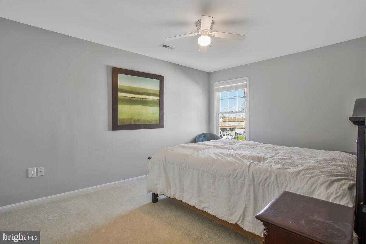 WOODLAND BEACH - Residential