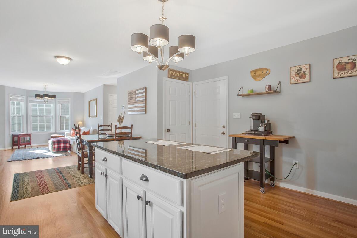 WOODLAND BEACH - Residential