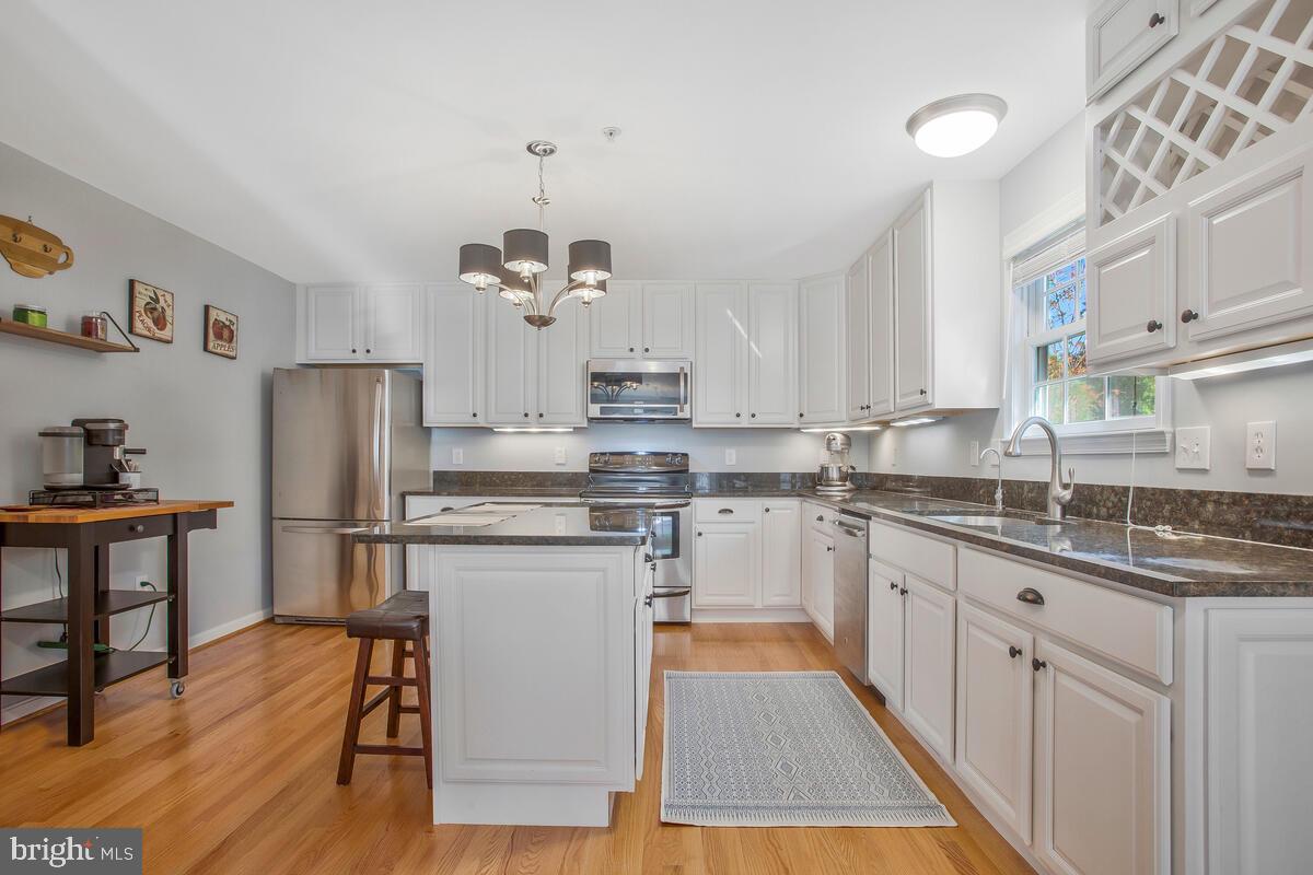 WOODLAND BEACH - Residential