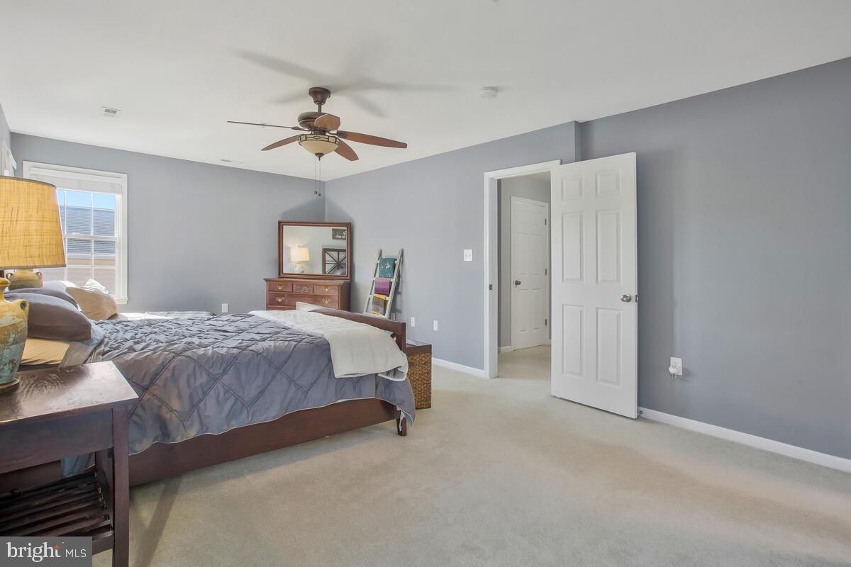 WOODLAND BEACH - Residential