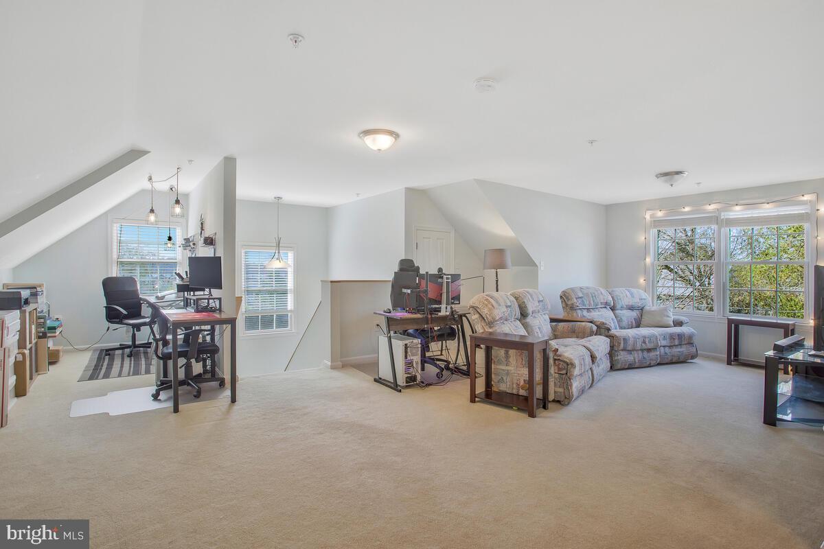 WOODLAND BEACH - Residential