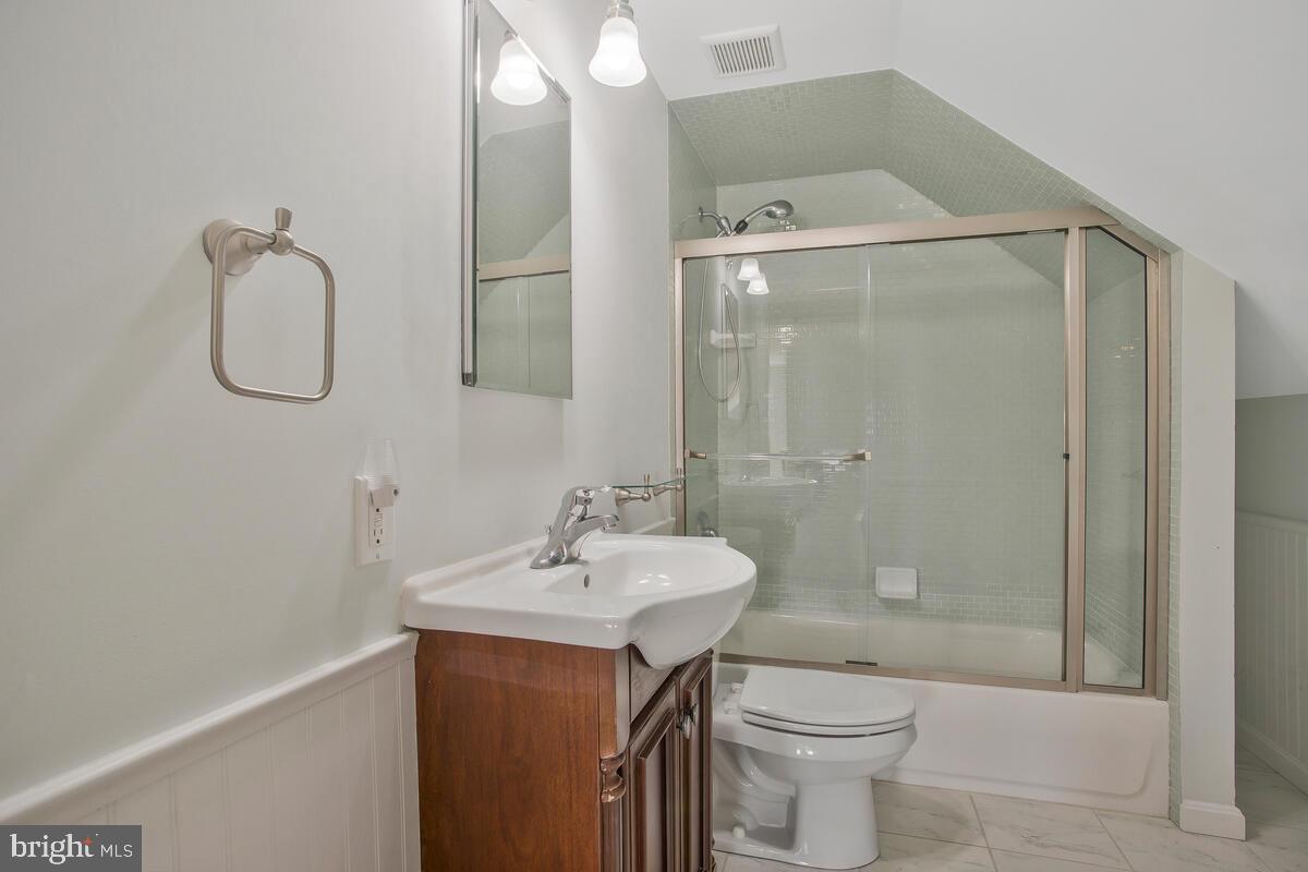 WOODLAND BEACH - Residential