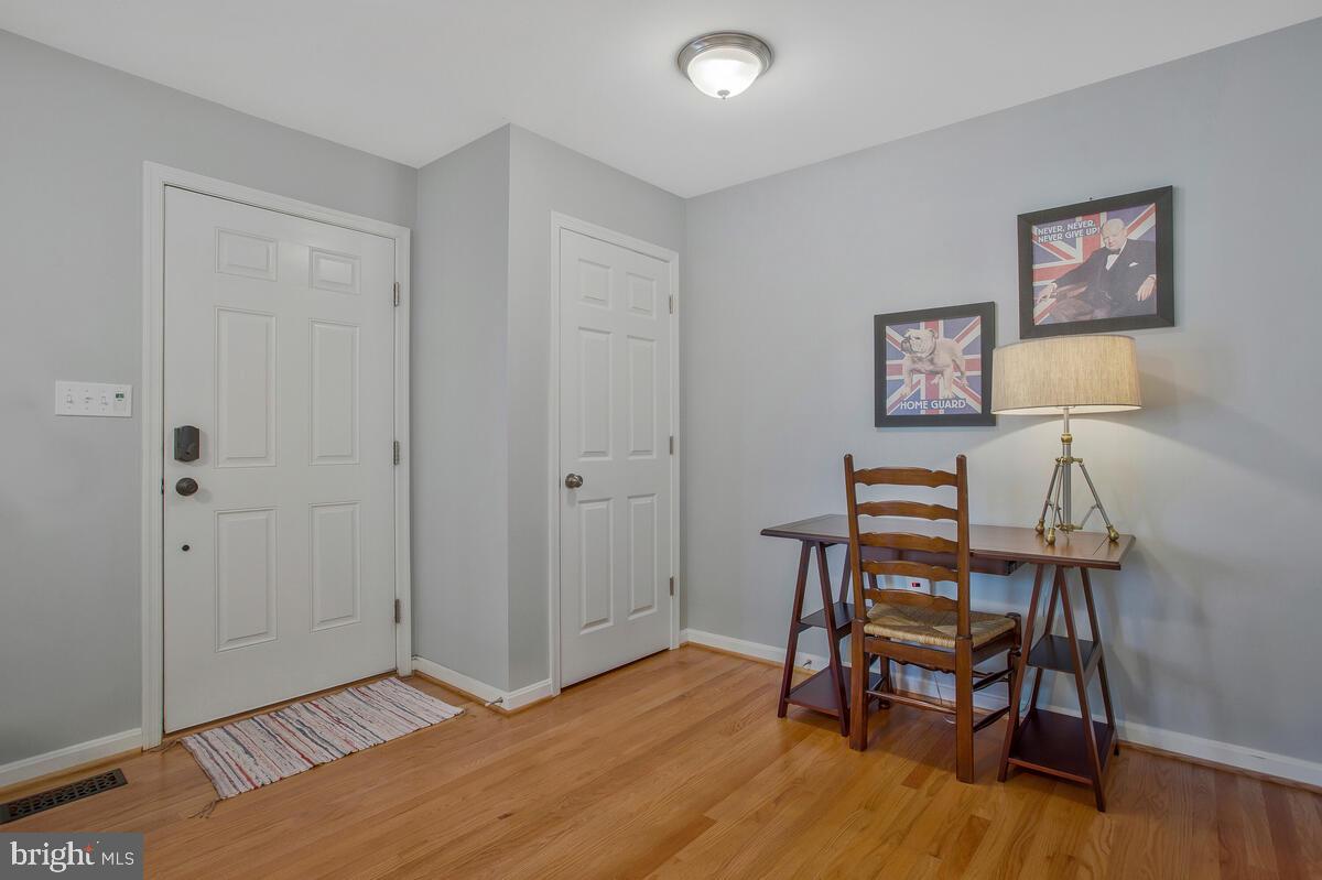 WOODLAND BEACH - Residential