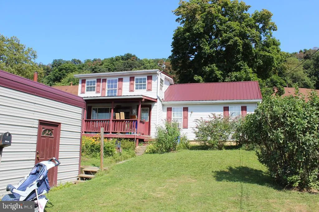 1021 W 5th Street, Lewistown, PA 17044