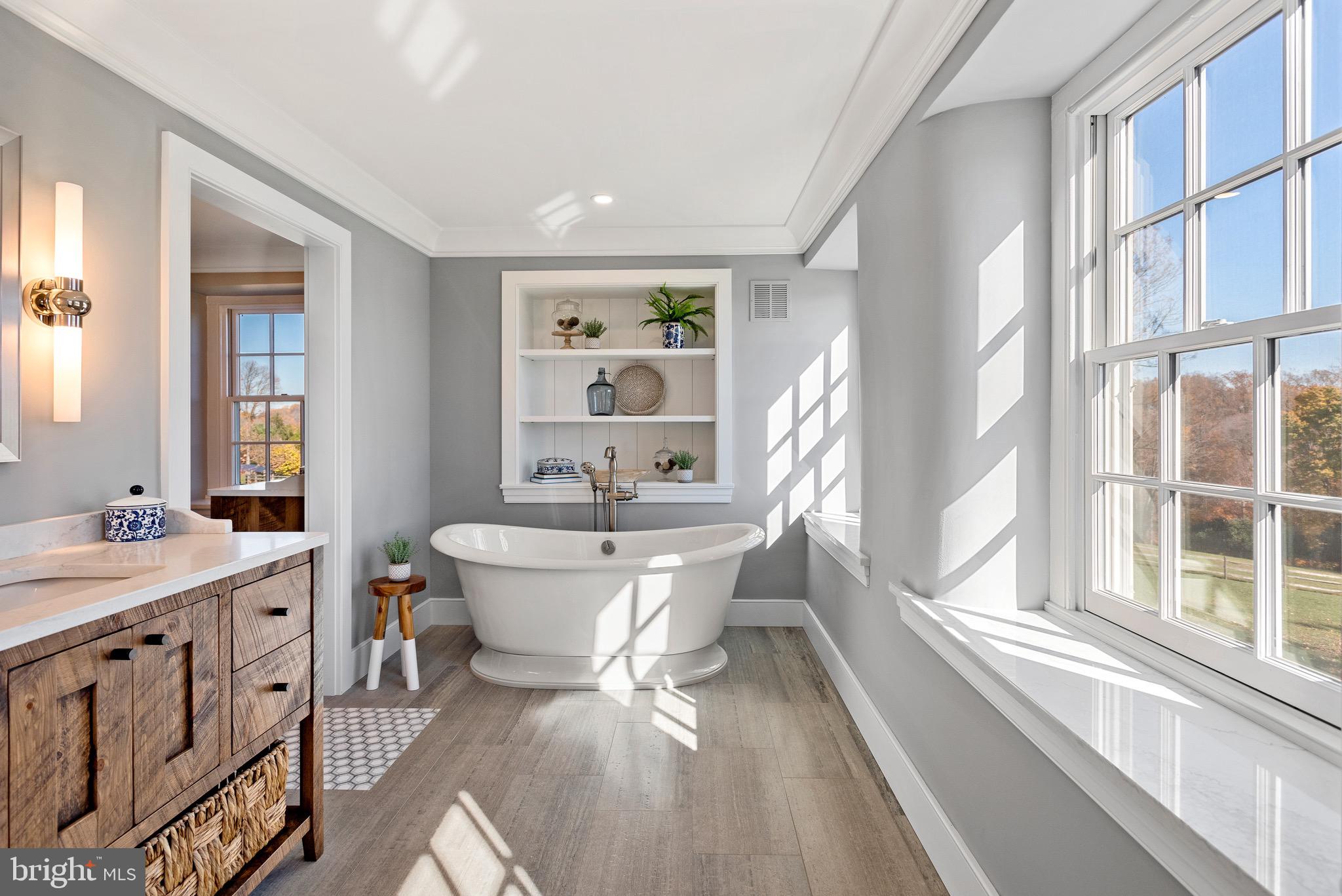 RADNOR HUNT - Residential