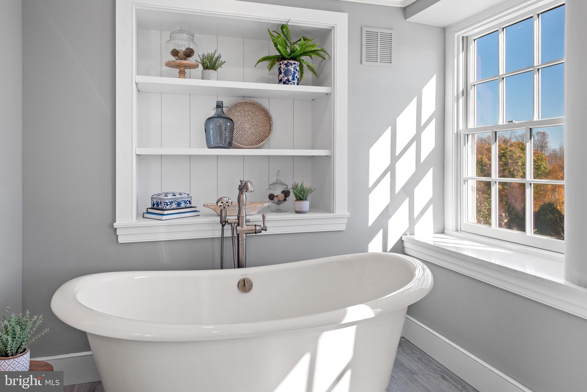 RADNOR HUNT - Residential