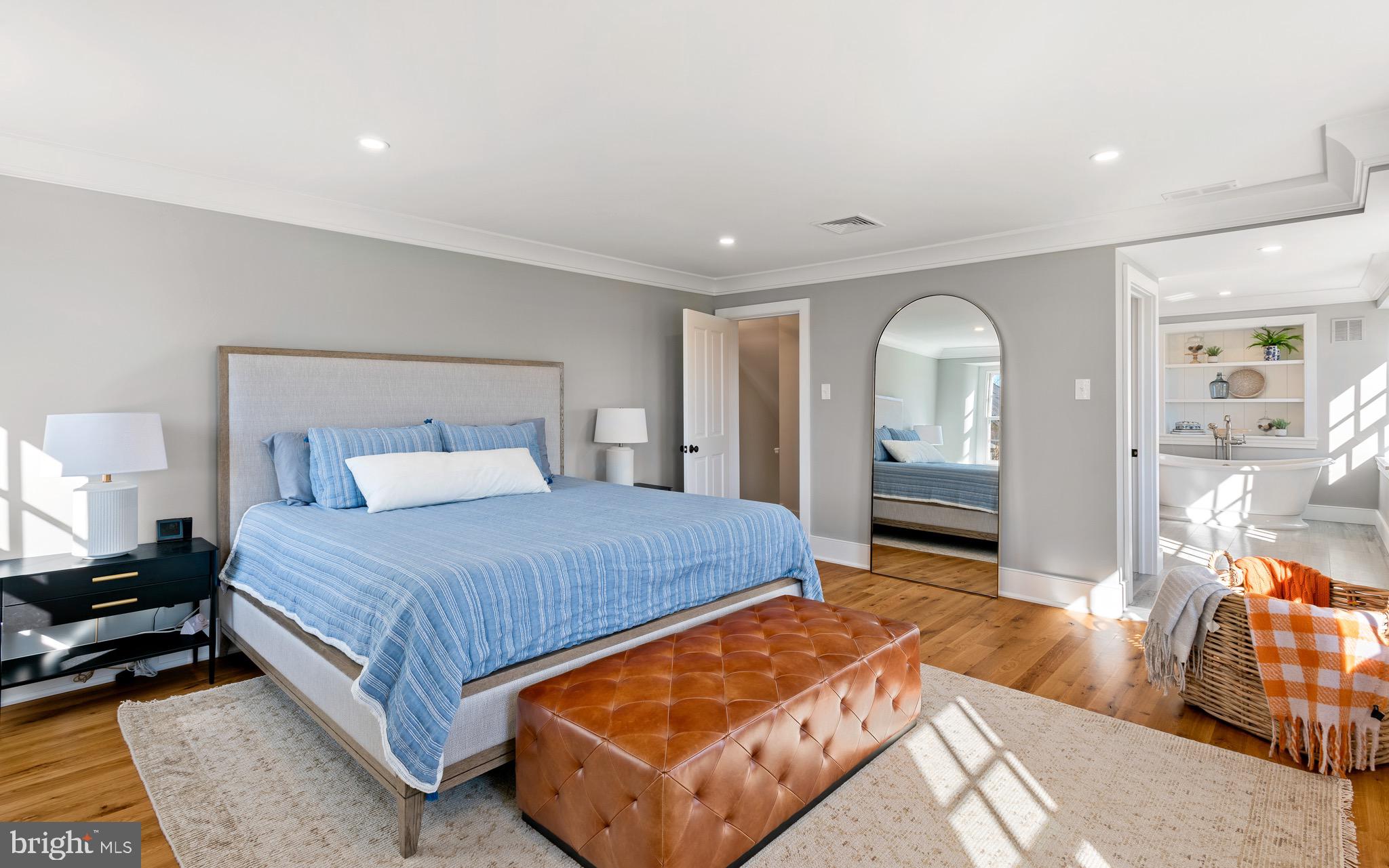 RADNOR HUNT - Residential