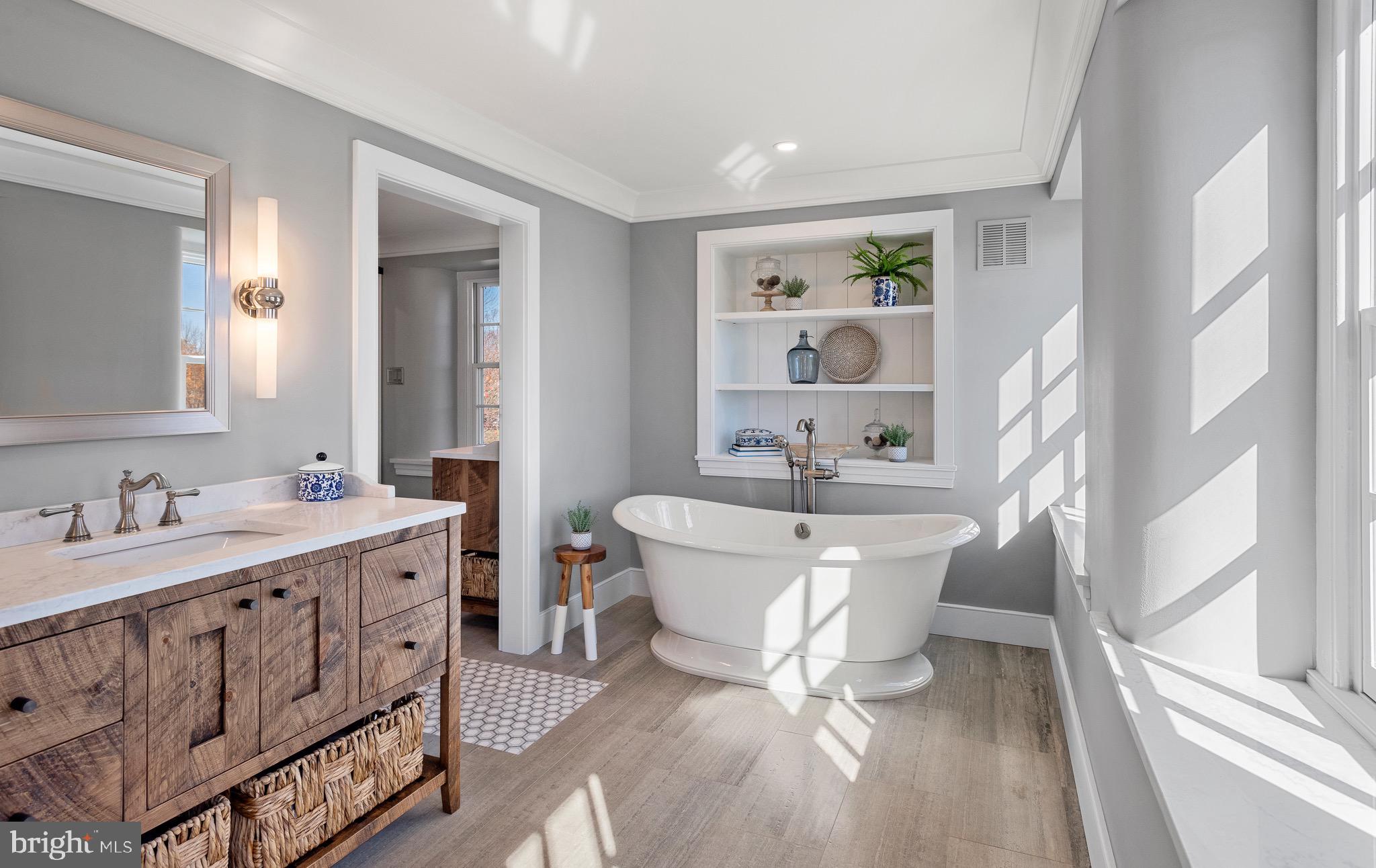 RADNOR HUNT - Residential