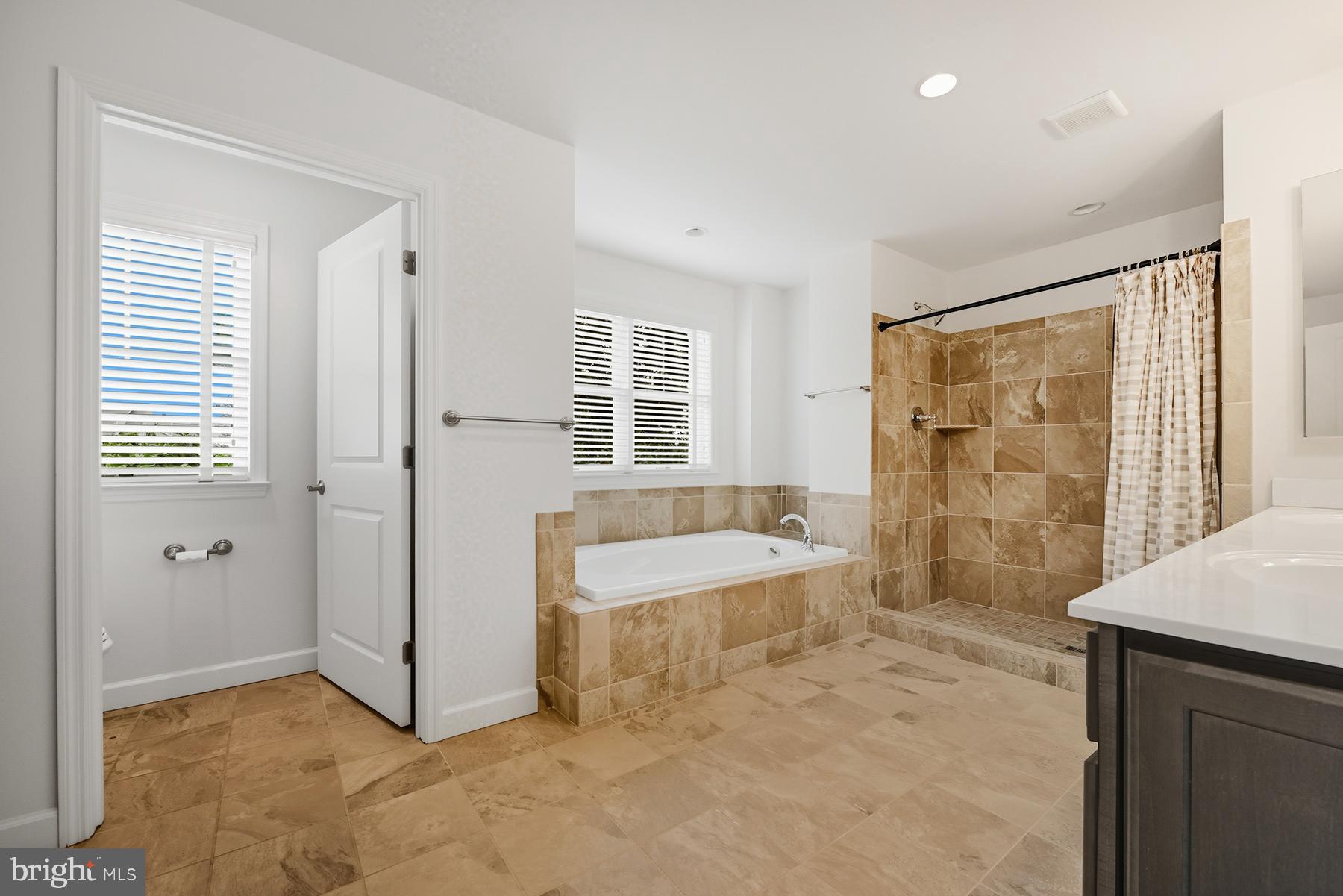 MAGOTHY MANOR - Residential