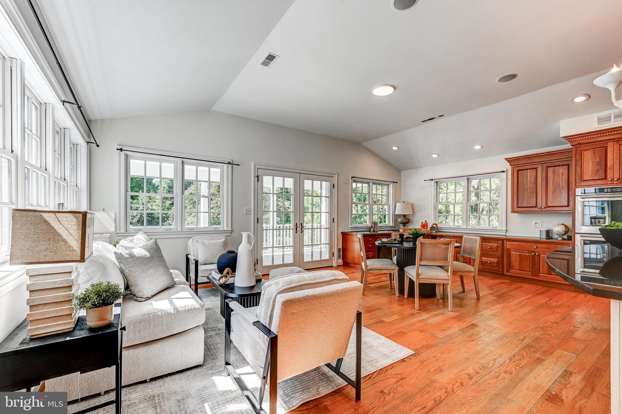 MURRAY HILL - Residential