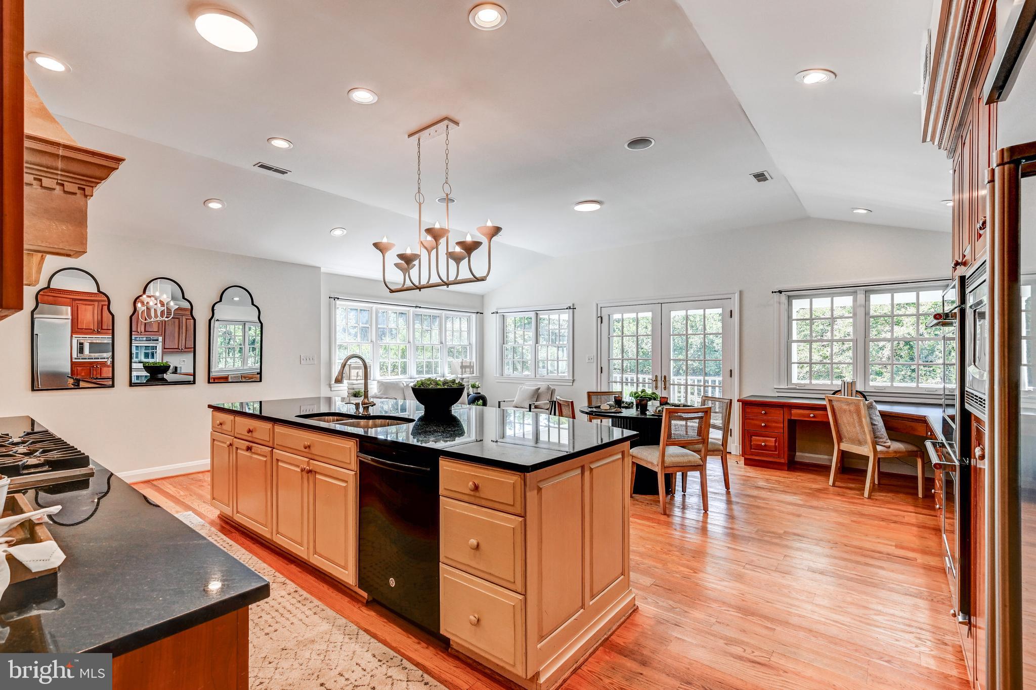 MURRAY HILL - Residential