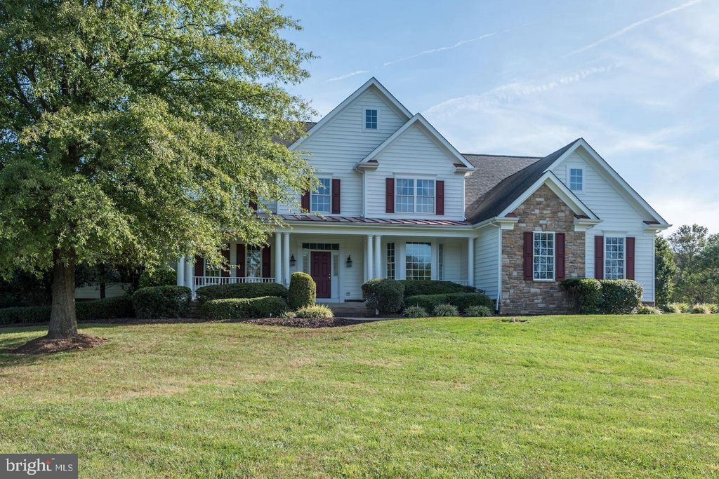 Photo of 16886 Ivandale Road, HAMILTON, VA 20158 (MLS # VALO2110350)