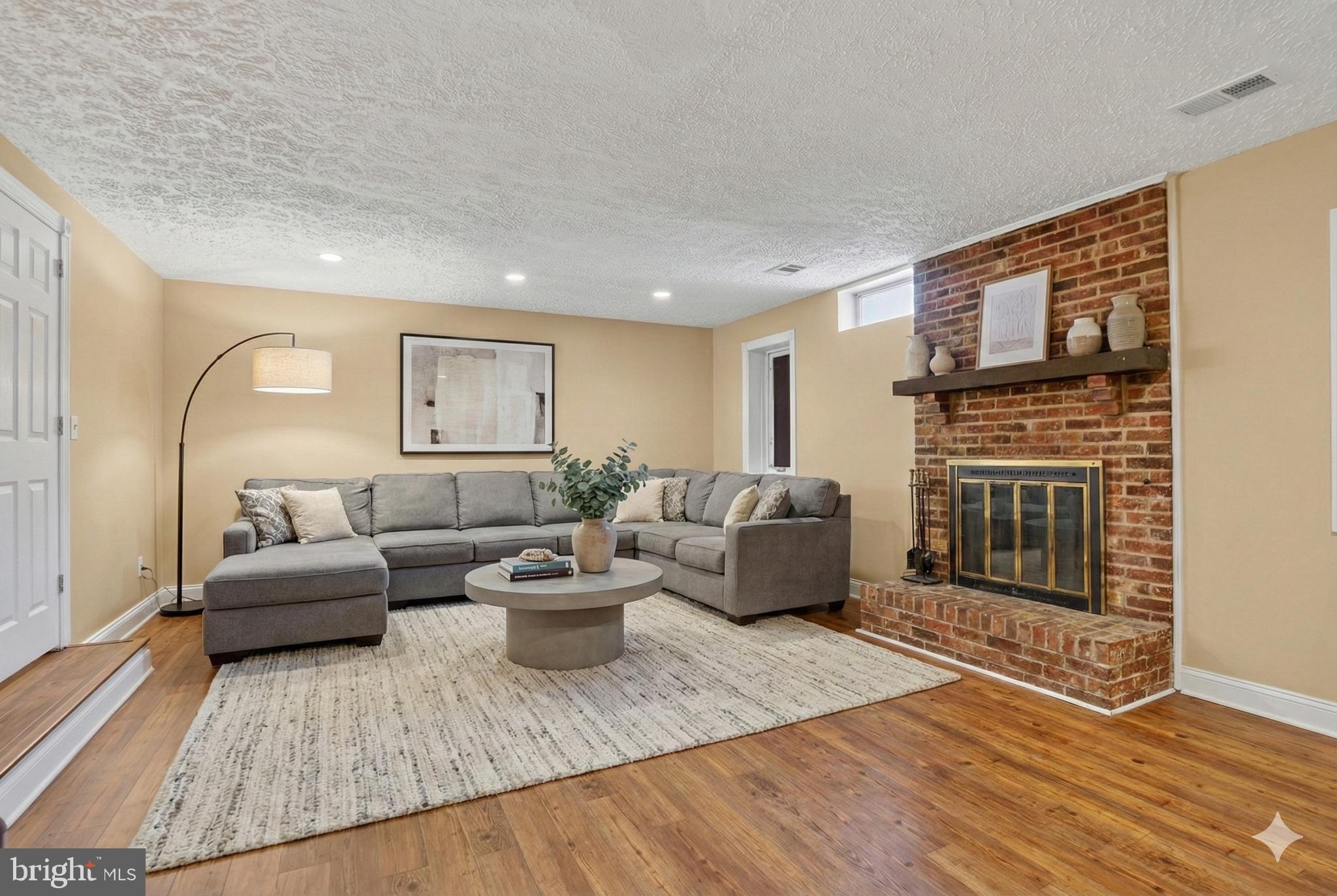 WOODLYNNE COMMUNITY - Residential