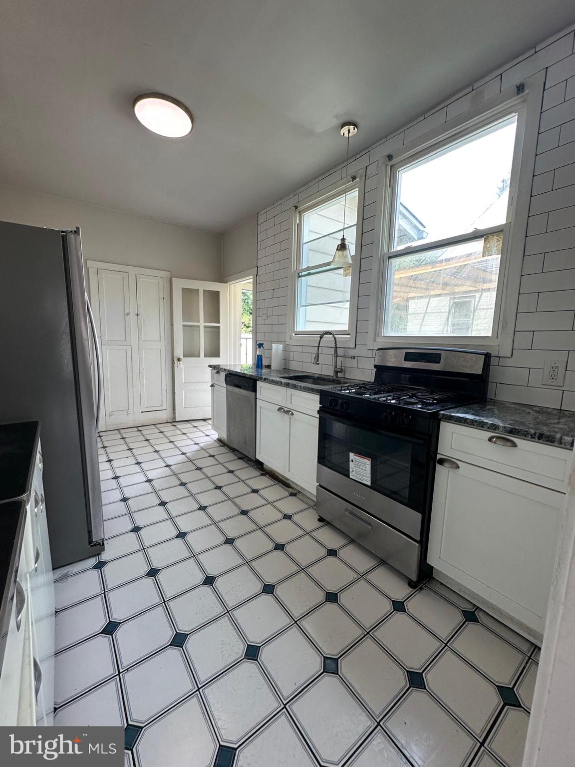 BEVERLY HILLS - Residential Lease