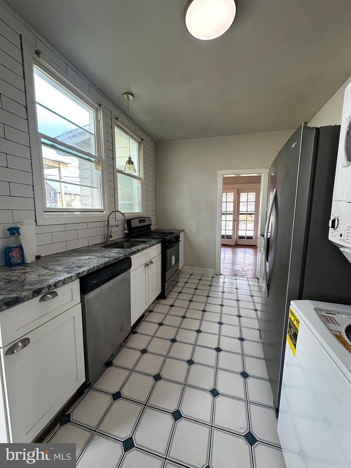 BEVERLY HILLS - Residential Lease