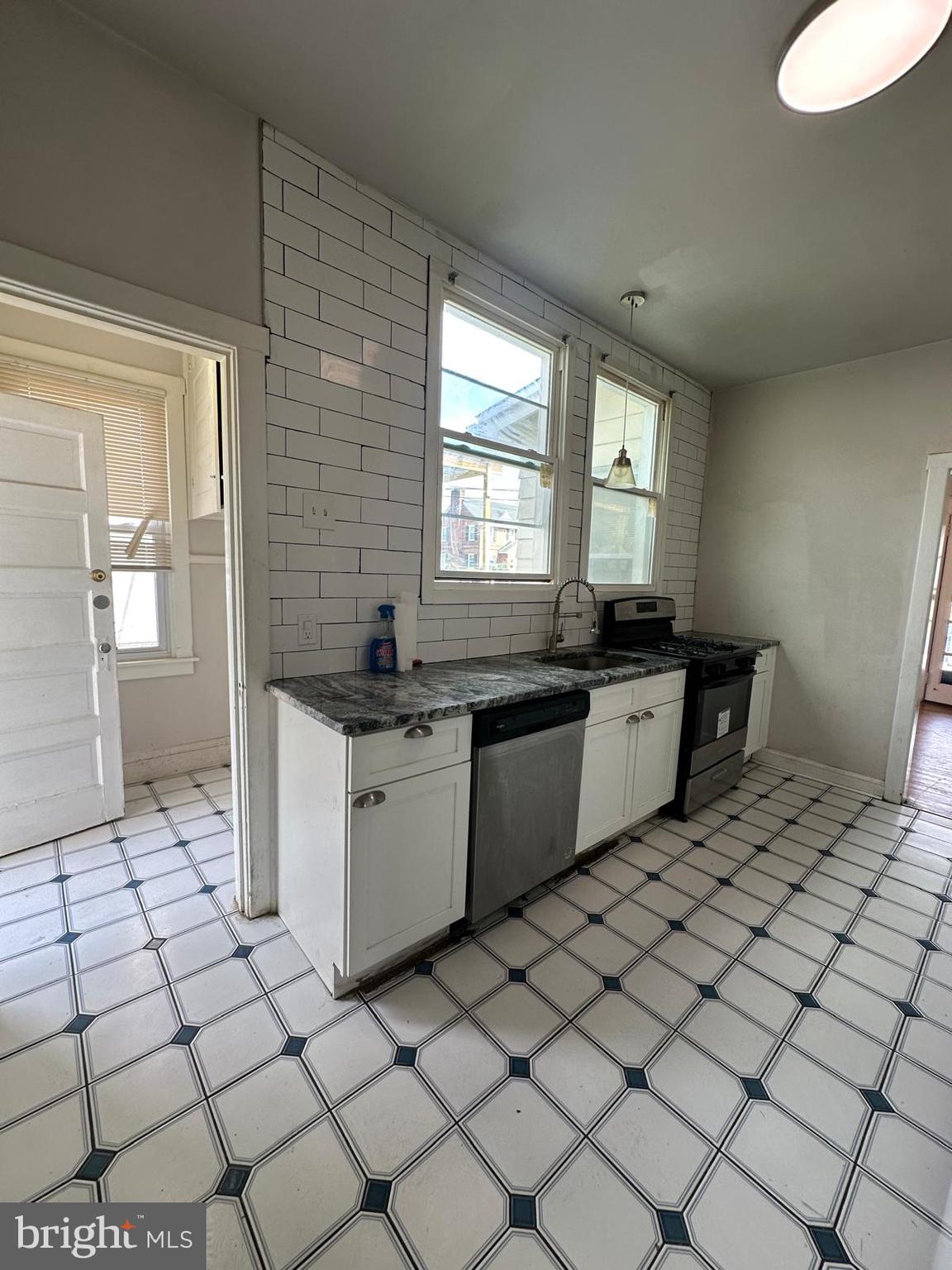 BEVERLY HILLS - Residential Lease