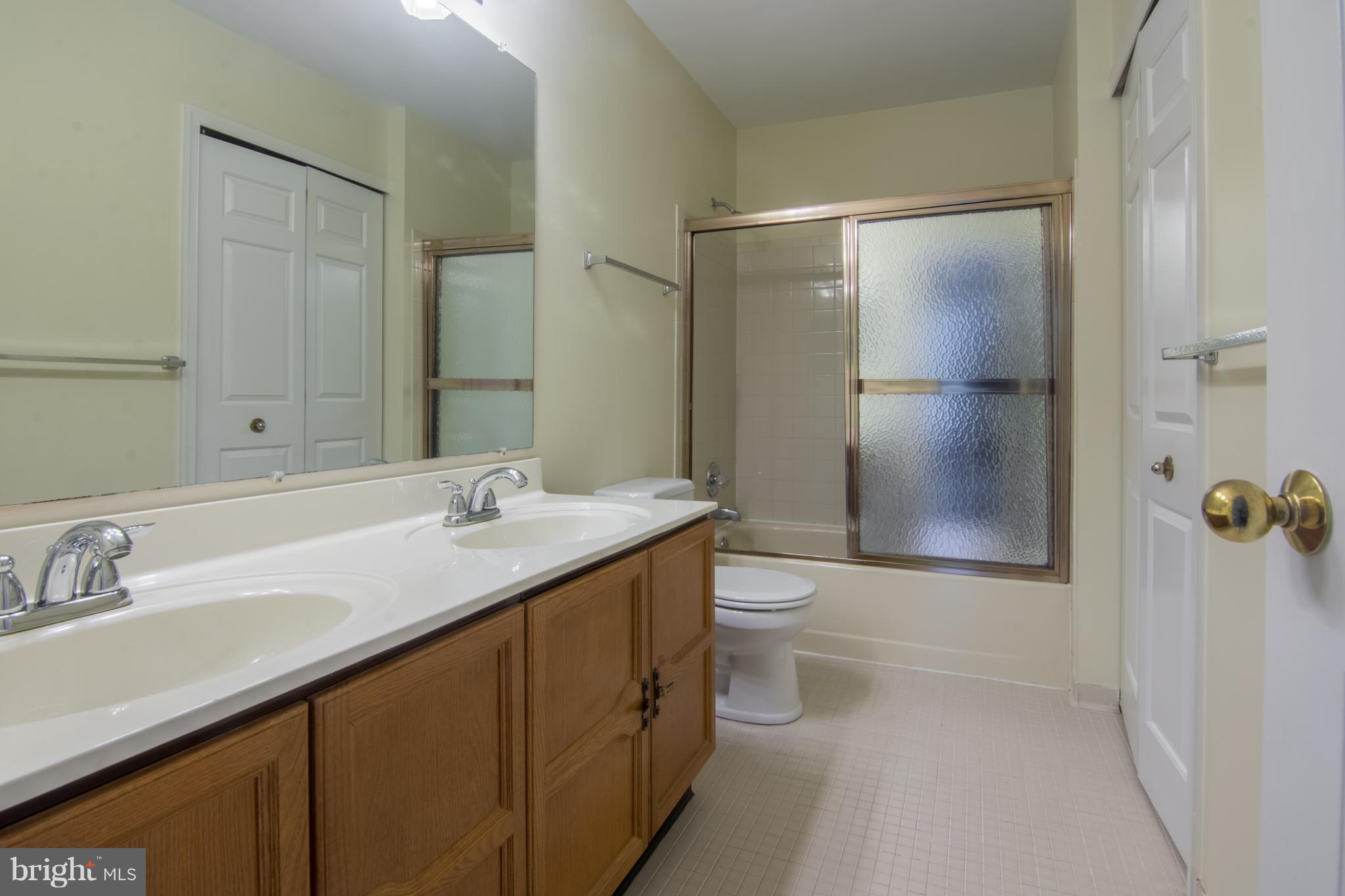 VILLAGE OF OWEN BROWN - Residential Lease