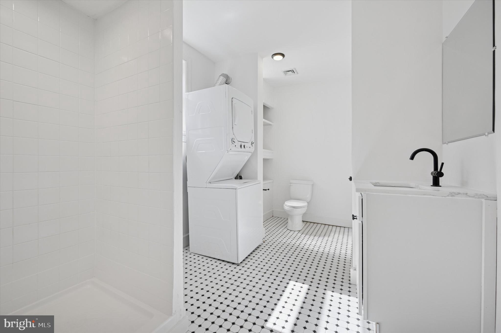 LOGAN SQUARE - Residential Lease