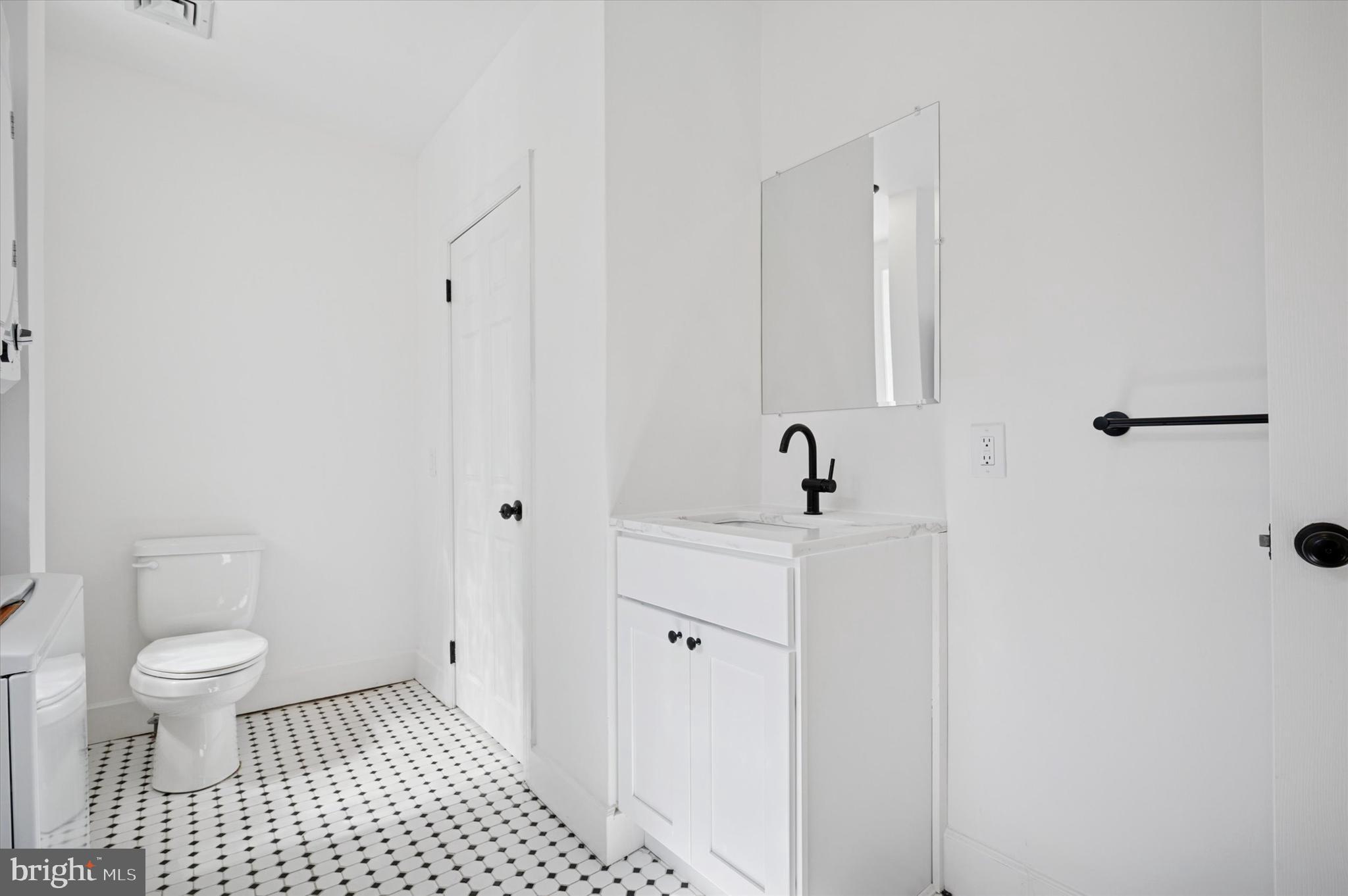 LOGAN SQUARE - Residential Lease
