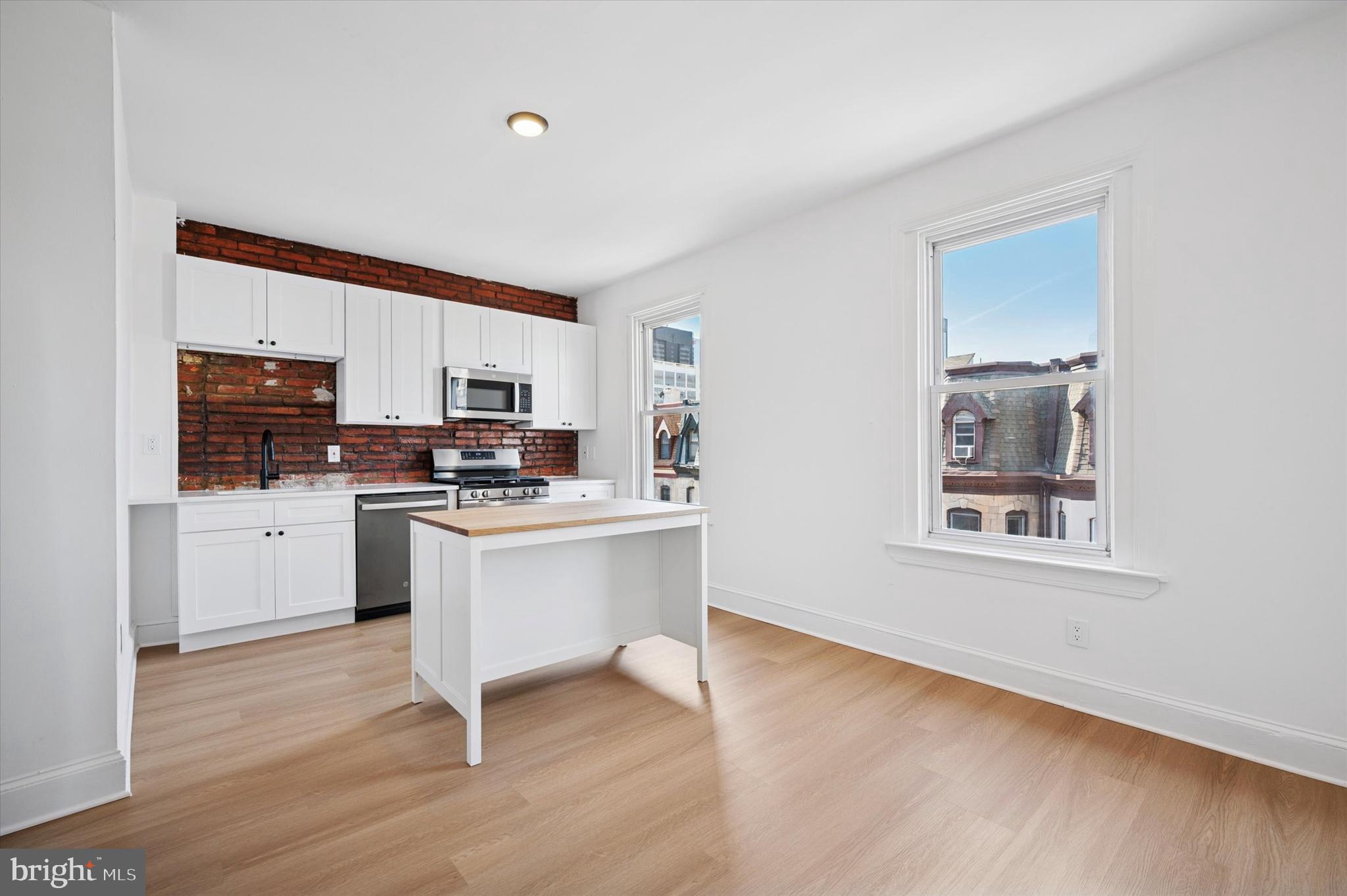 LOGAN SQUARE - Residential Lease