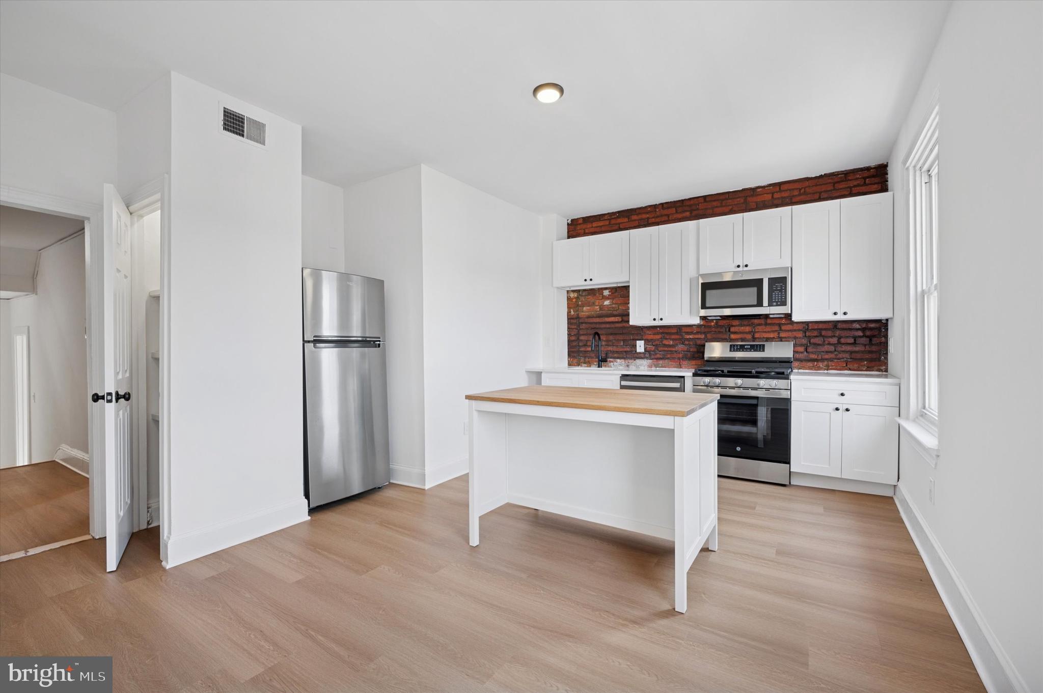 LOGAN SQUARE - Residential Lease