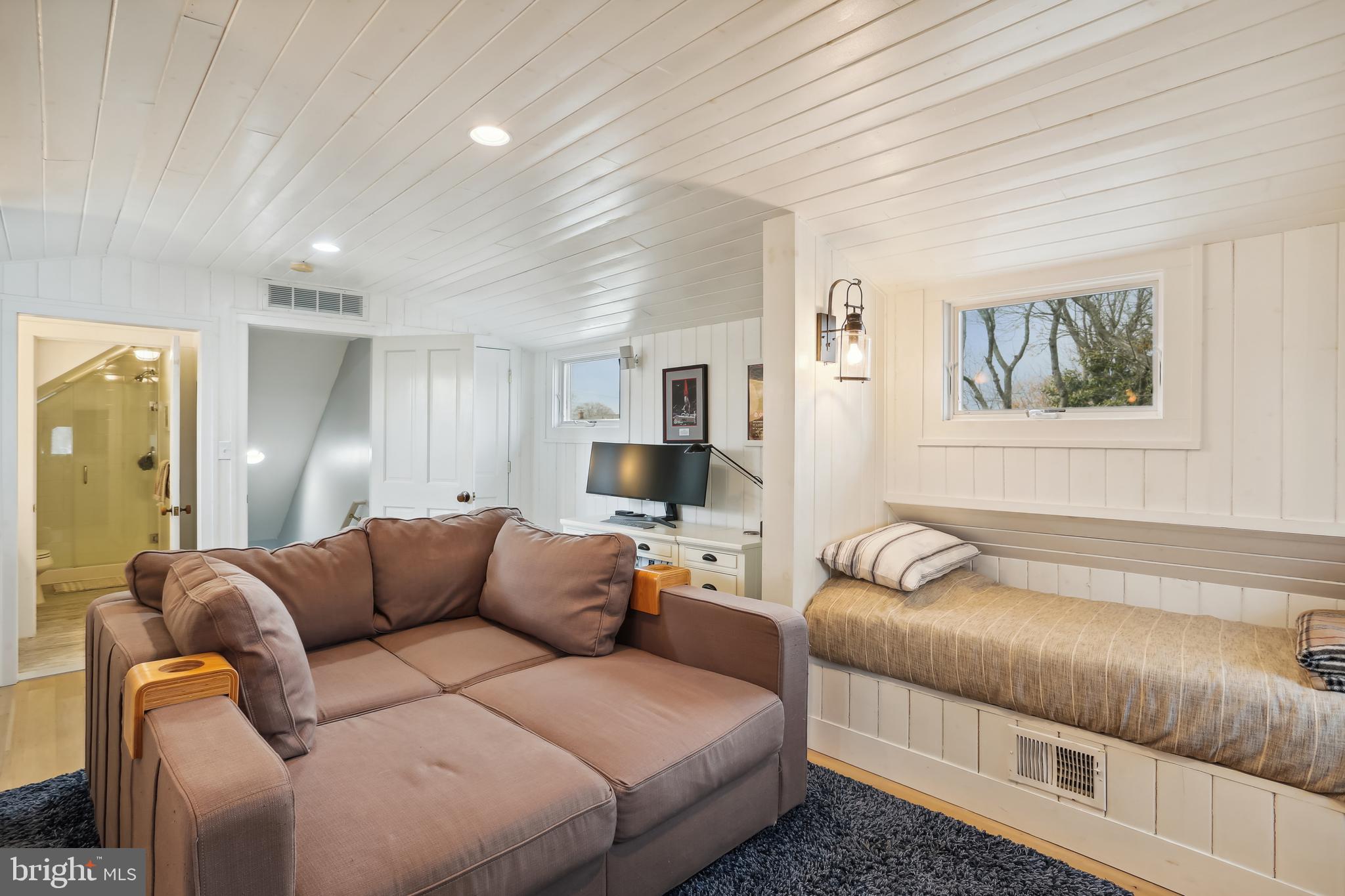 EASTPORT - Residential