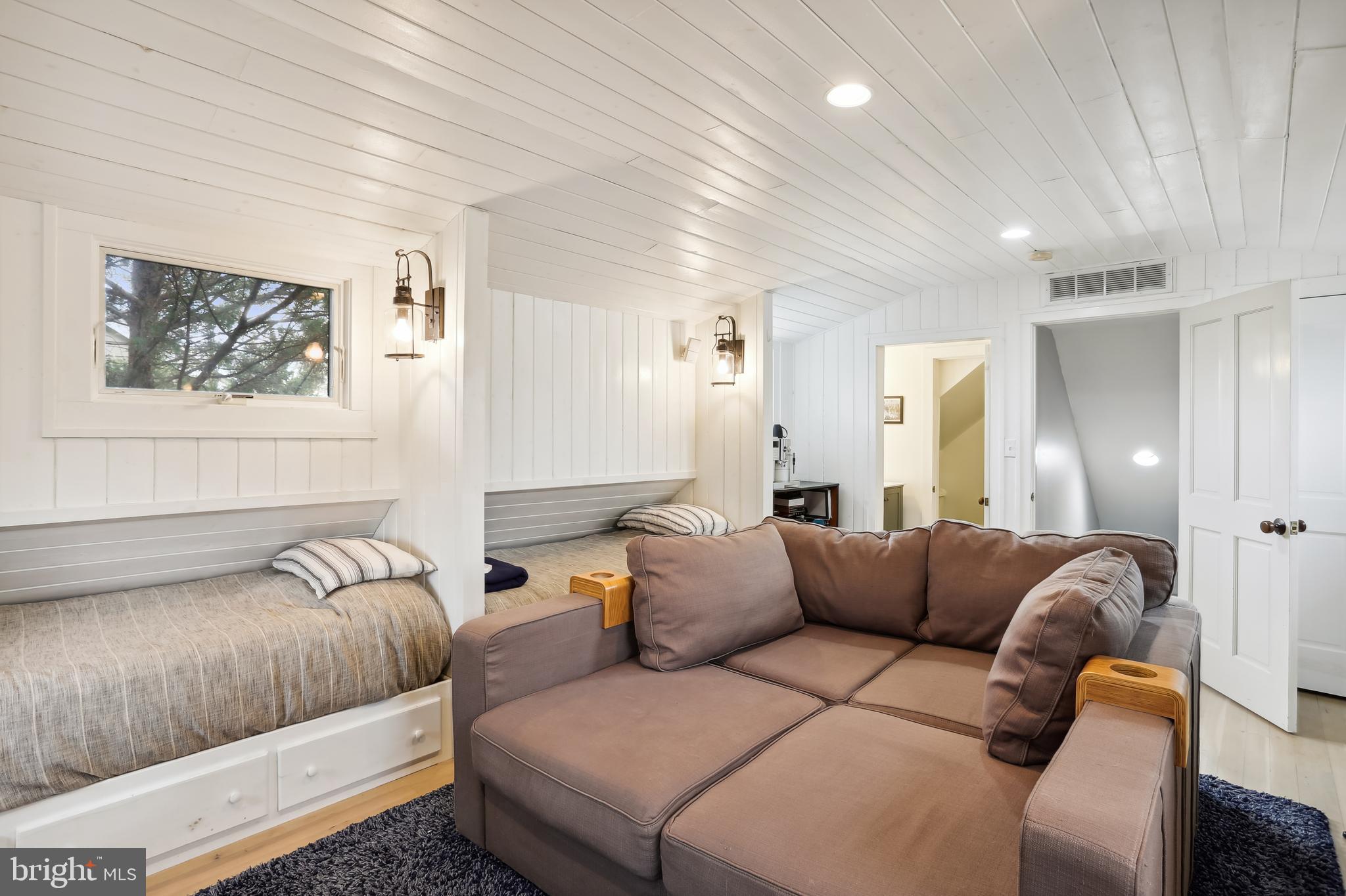 EASTPORT - Residential