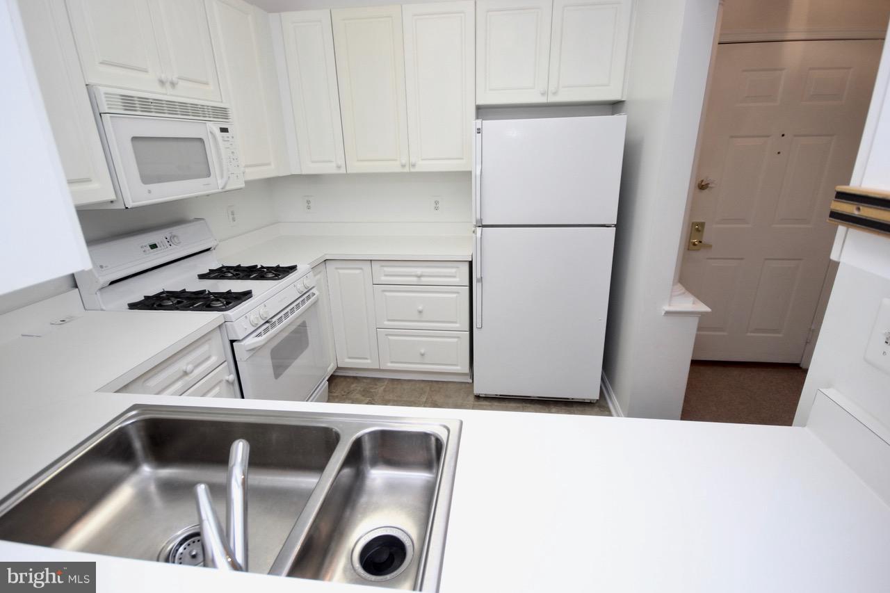 THE PAVILION - Residential Lease